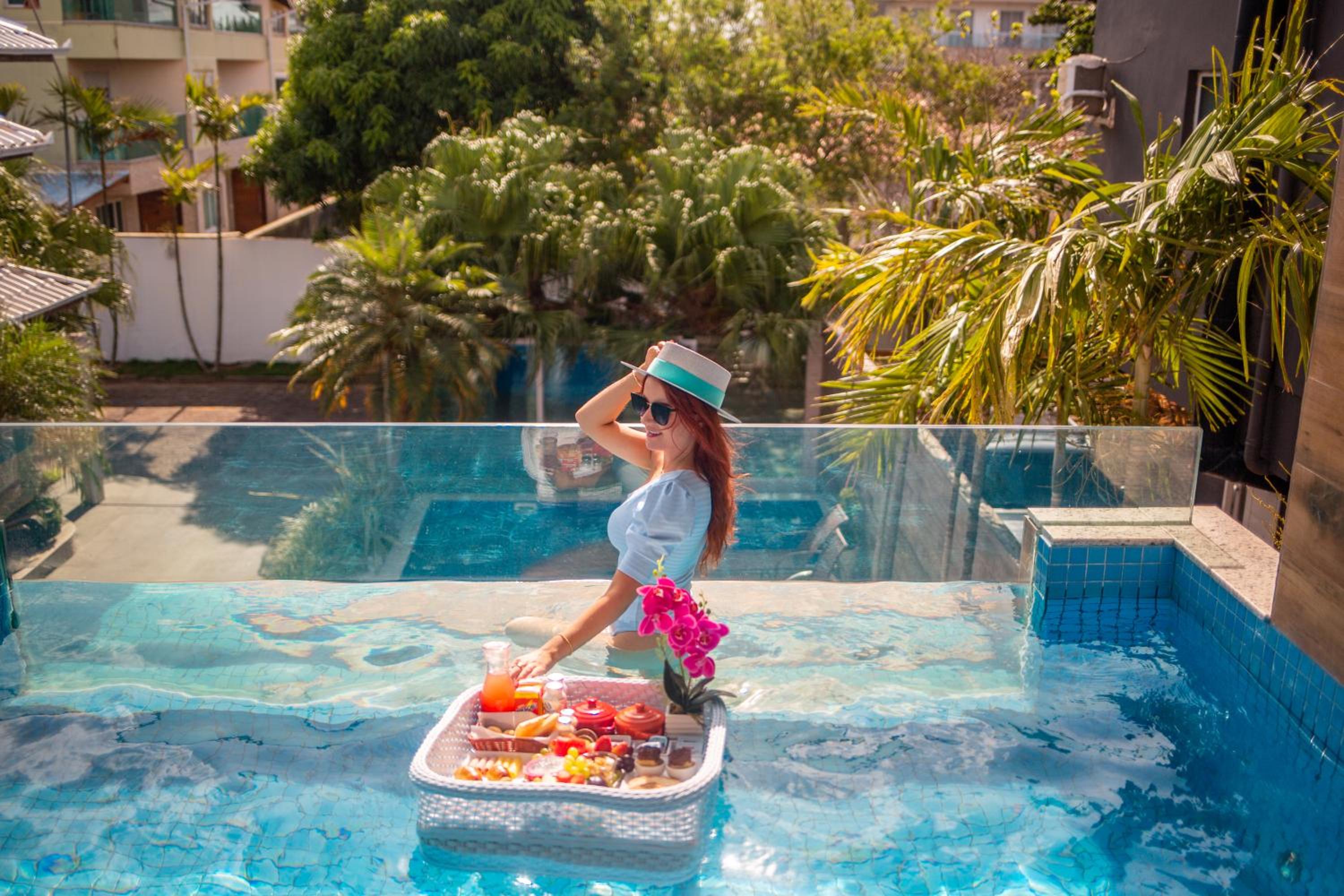 Suite Piscina privativa e café flutuante