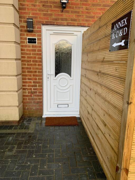 Apartment C, a one bedroom Flat in south London