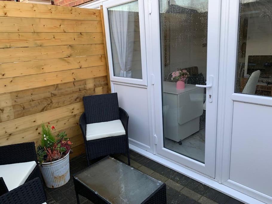 Apartment C, a one bedroom Flat in south London