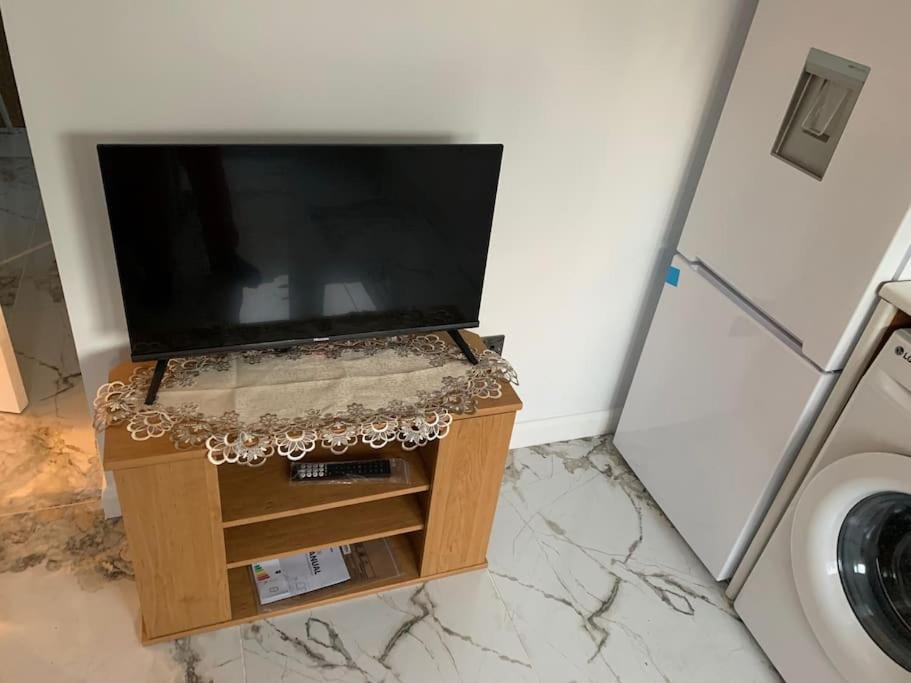 Apartment C, a one bedroom Flat in south London