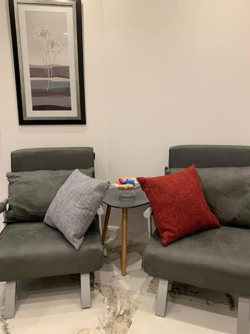 Apartment C, a one bedroom Flat in south London