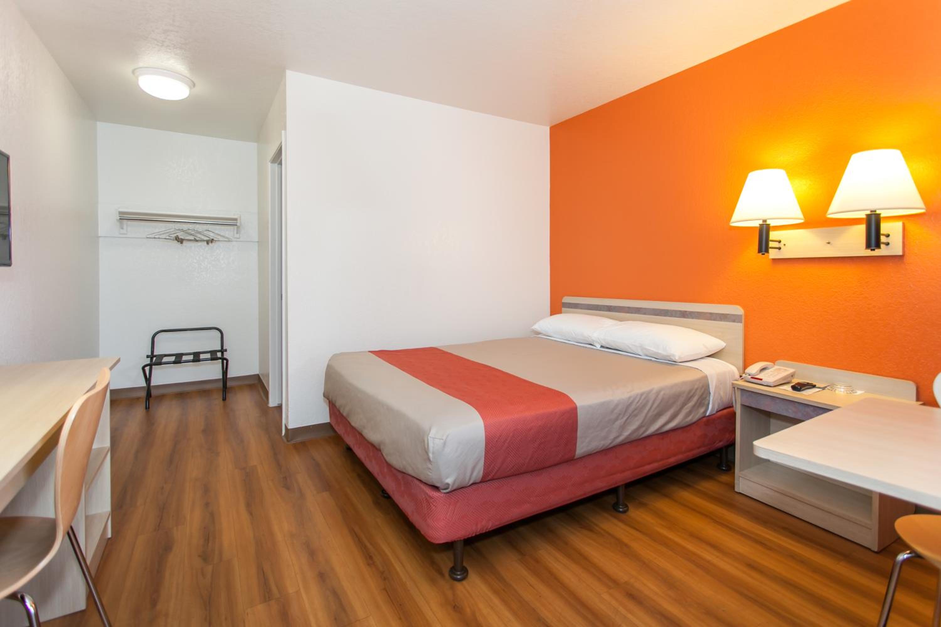 Rosemead Vacations - Motel 6-Rosemead, CA - Los Angeles - Property Image 11
