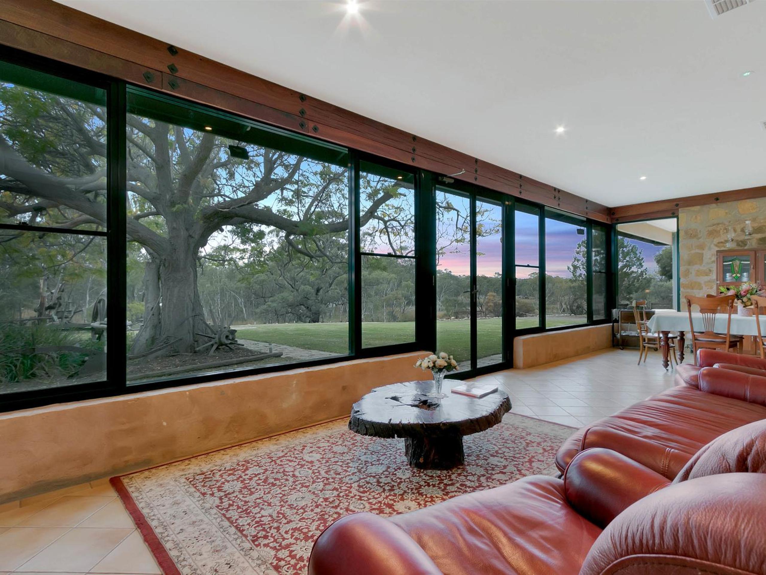 Lake Bywater Cottage