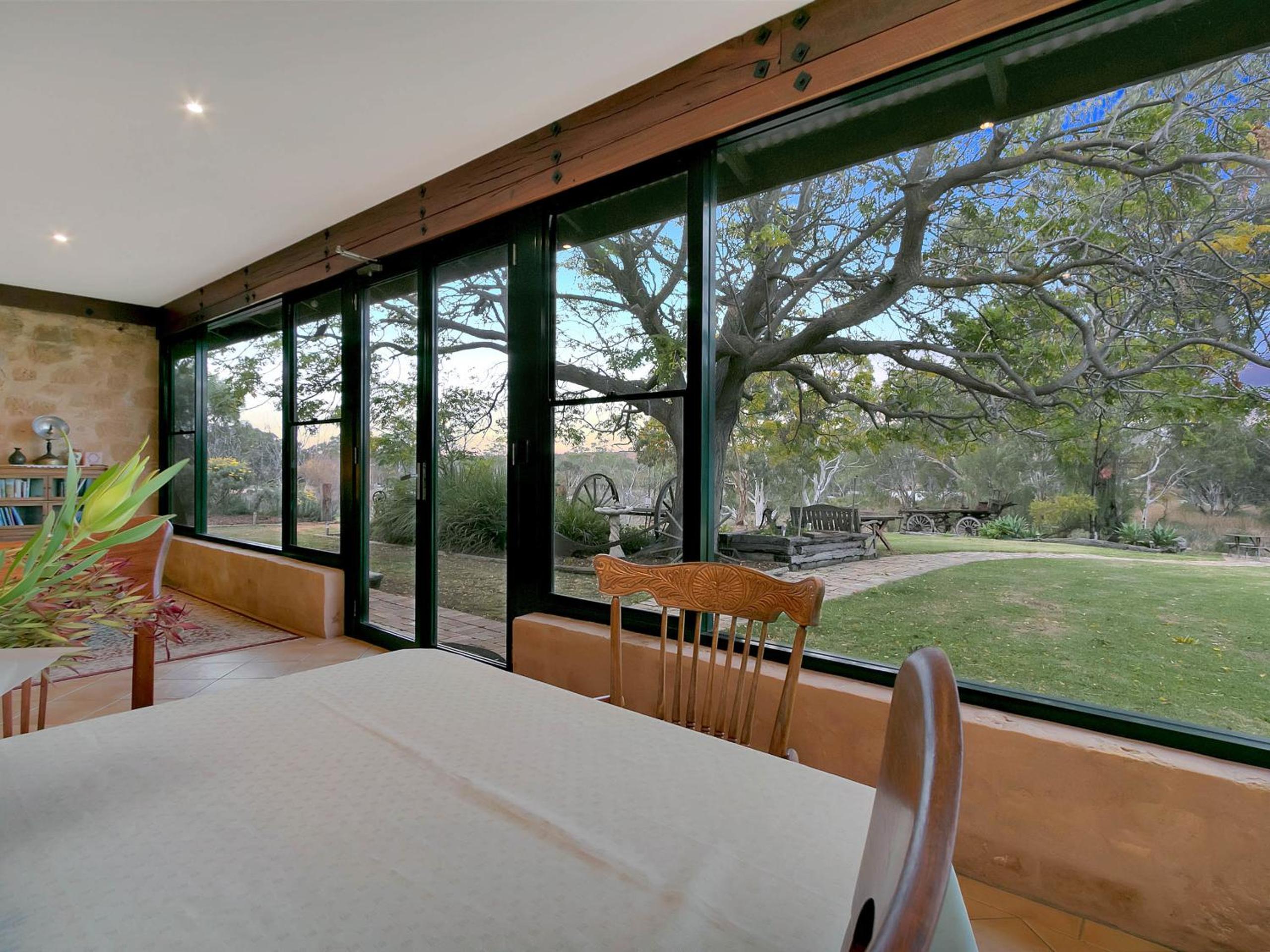 Lake Bywater Cottage