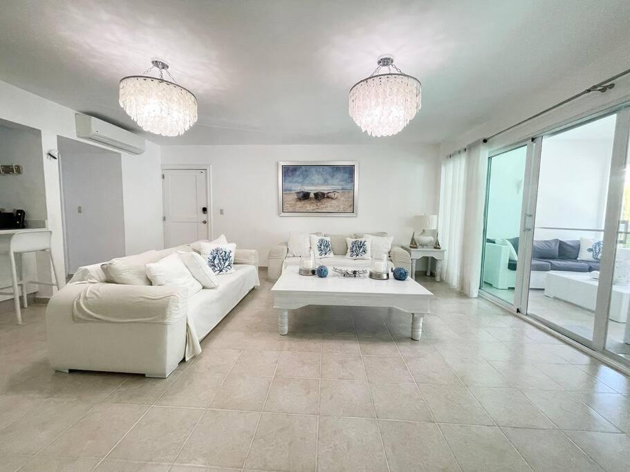 Charming 2 Bedroom Apartment with Pool view 5
