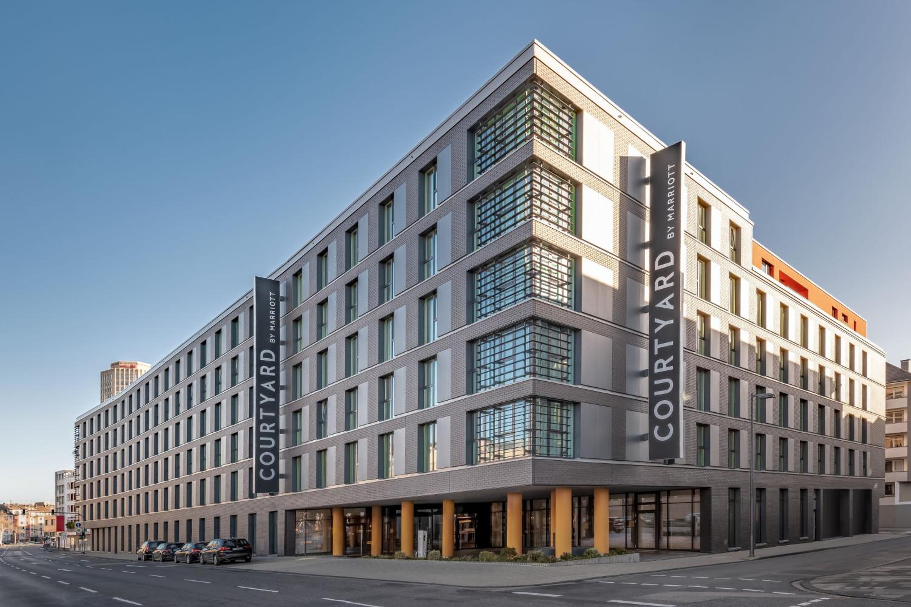 Hotel Courtyard by Marriott Cologne - Image 1