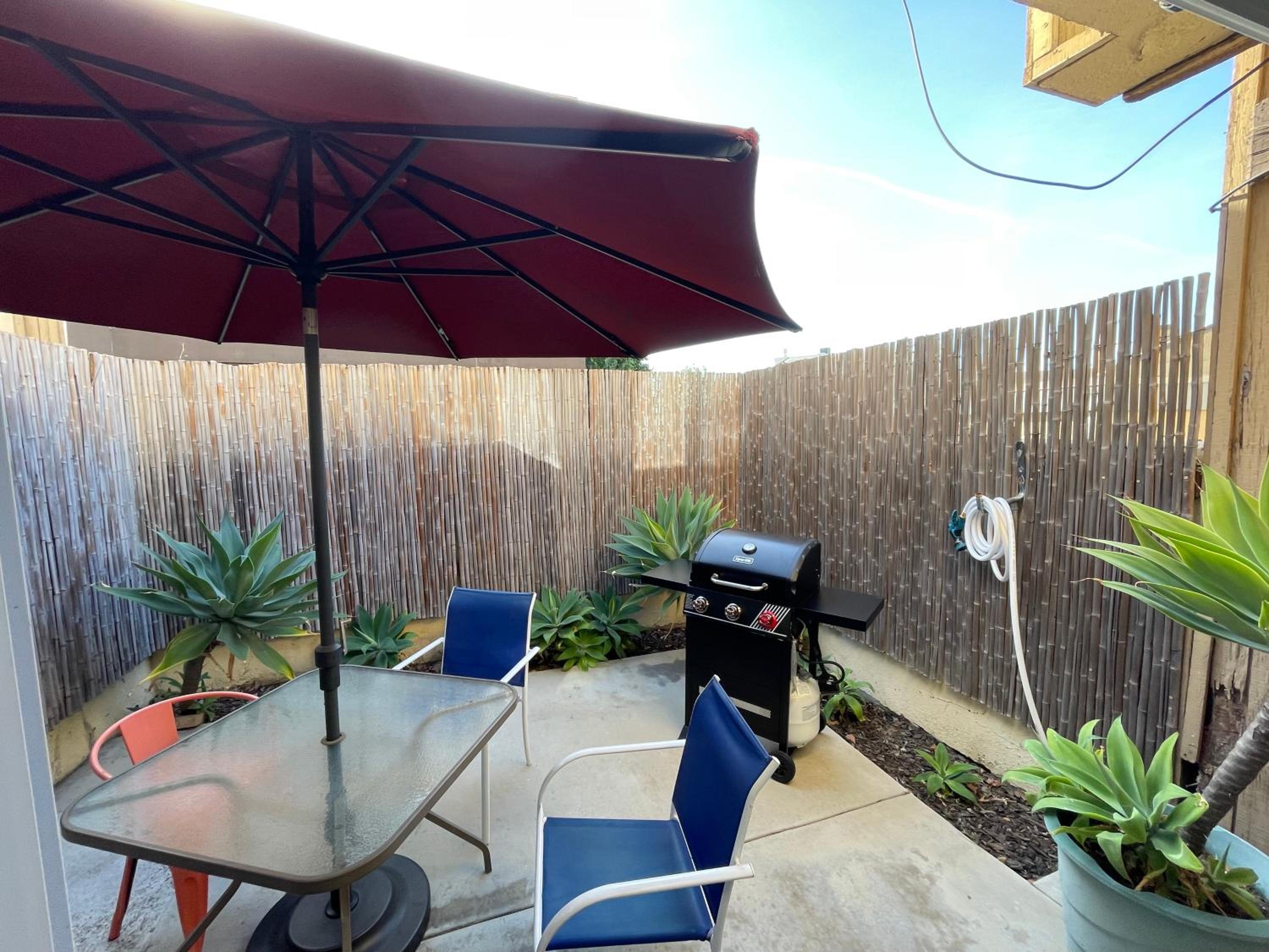 Orange County/Anaheim Vacations - MAGICAL Xcape, POOLS-SPA, WALK 2 DISNEY, CENTRAL AC-HEAT, FULLY EQUIPPED, 2 FREE PARKING SPACES, OWNER MGMT - Property Image 11