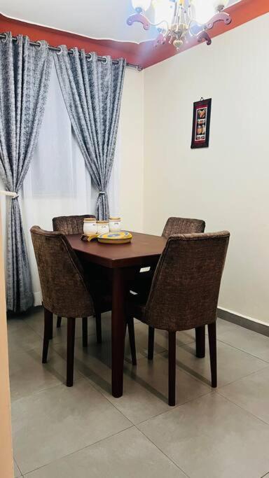 Cozy Apt, Near Acacia Mall, UnLtd WIFI, Netflix,