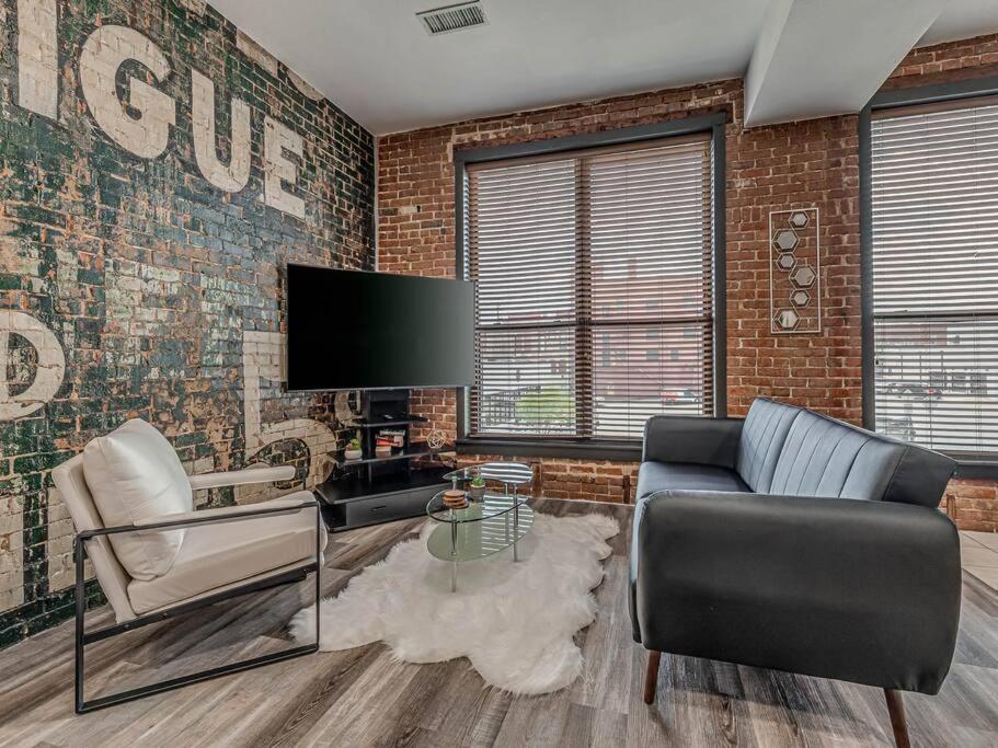 Deluxe Studio in Historic Downtown Building! view 2