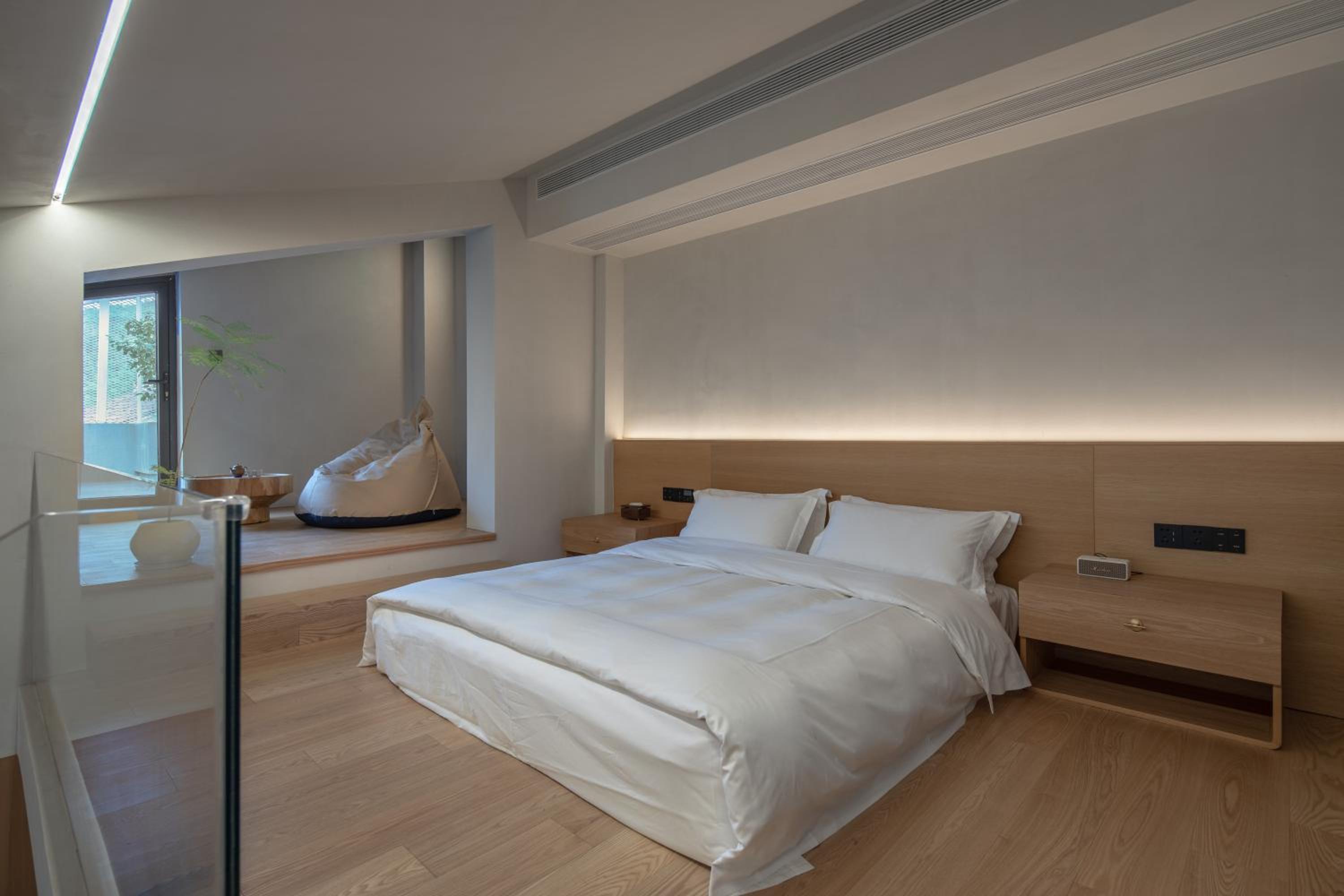 Tingjian Twenty-three Bay Rock Wall Private Soup Designer Homestay