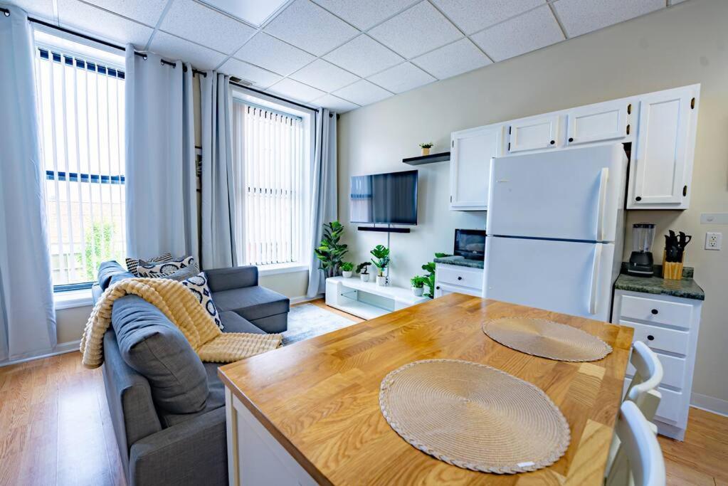 Brand New Cozy 2B & 1B I Downtown Wifi I Free Parking view 3