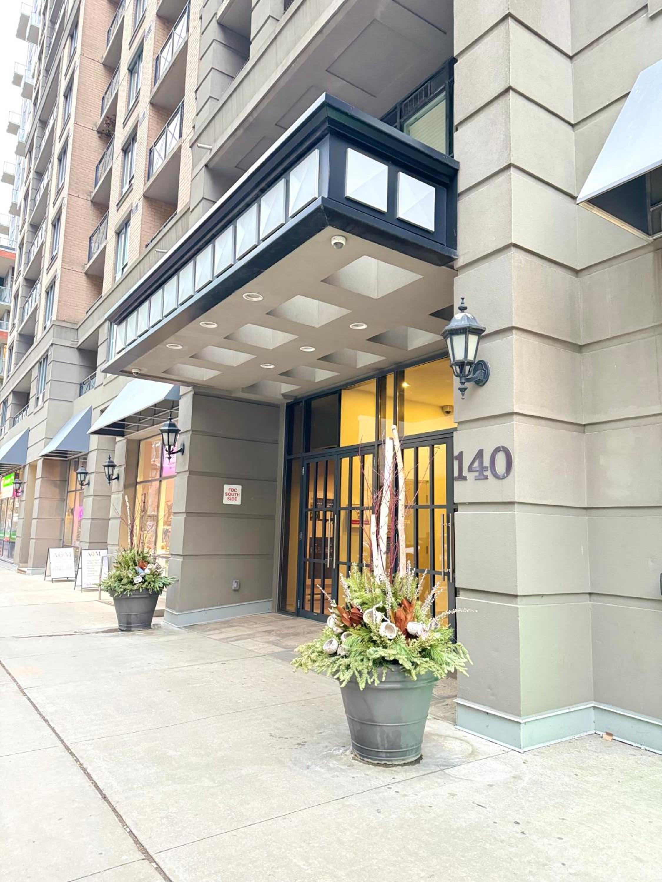 Boutique Suite in Downtown Toronto, Free Parking!