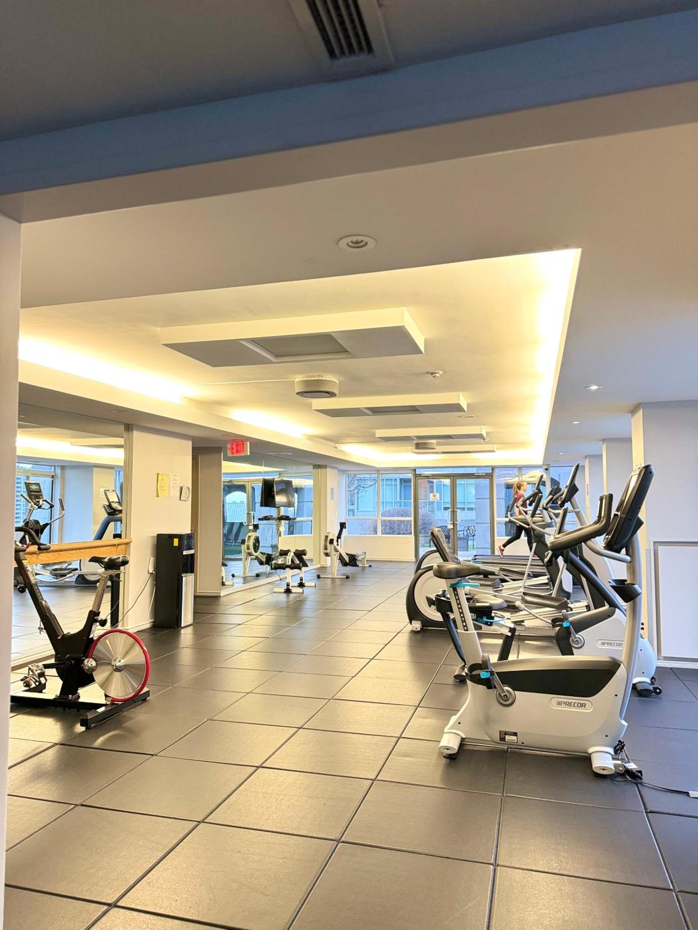Boutique Suite in Downtown Toronto, Free Parking!