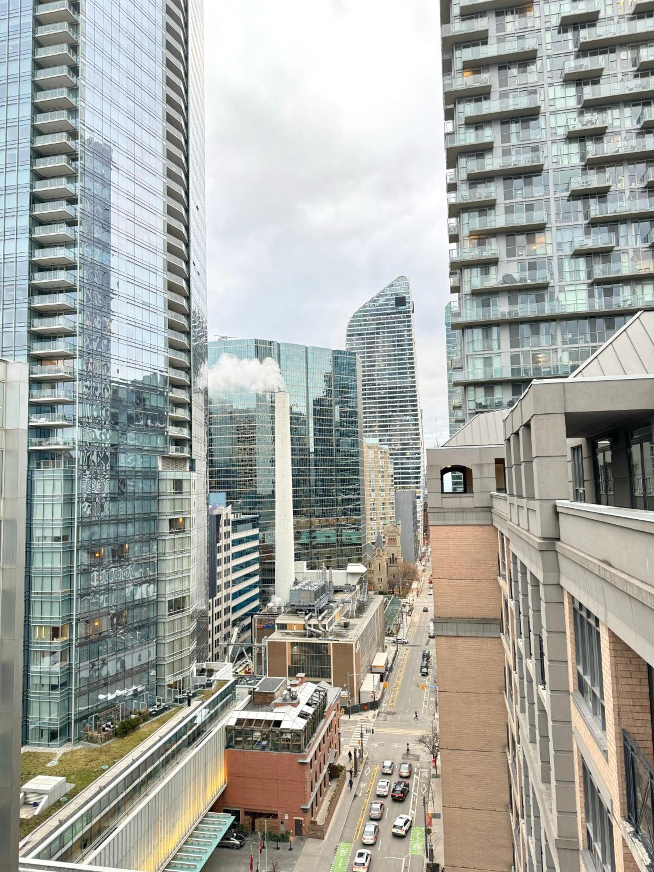 Boutique Suite in Downtown Toronto, Free Parking!