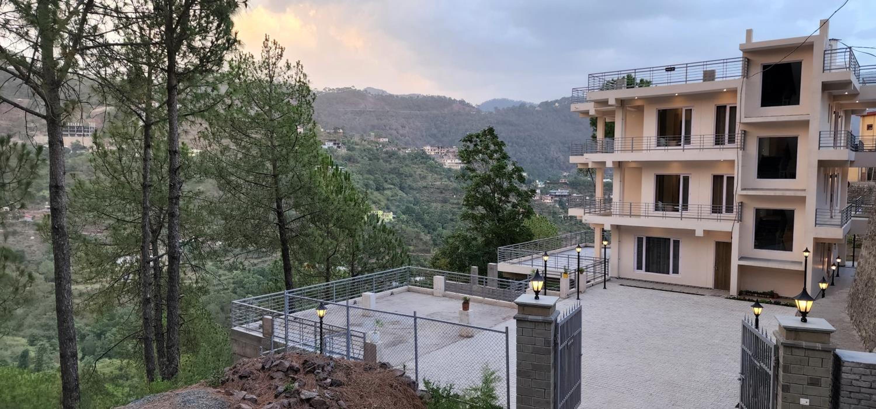 Hotel Dagshai Mist view 4