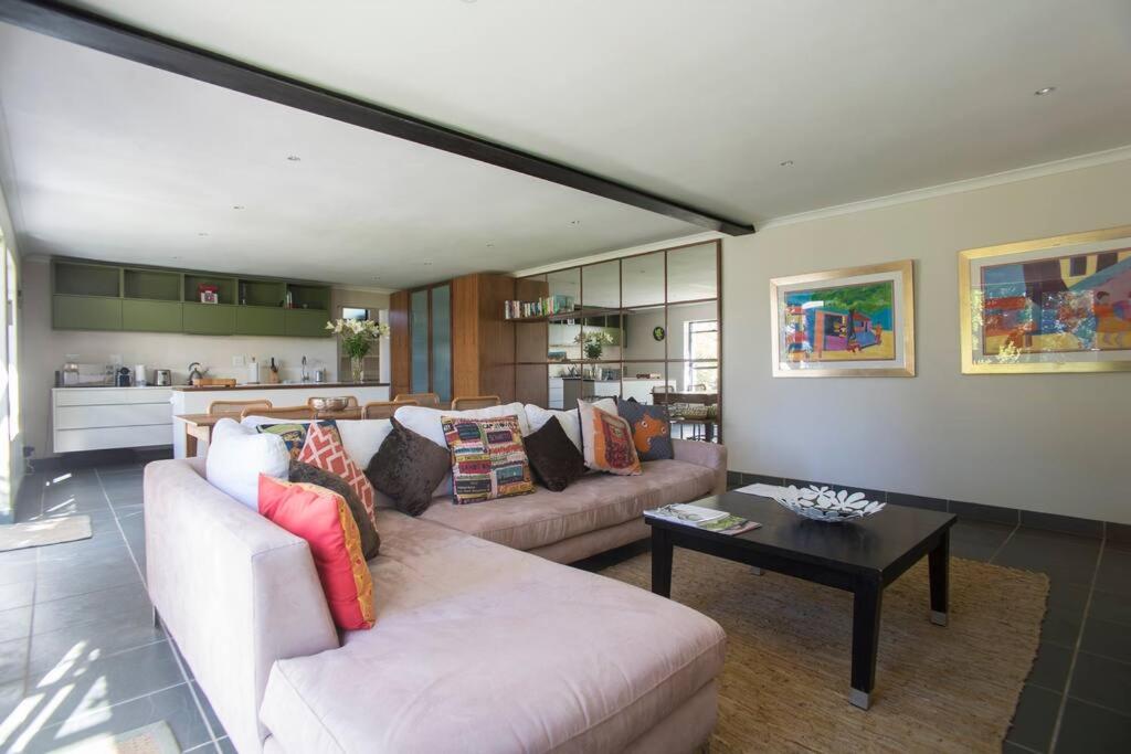 APARTMENT ON CONSTANTIA WINE ROUTE view 5