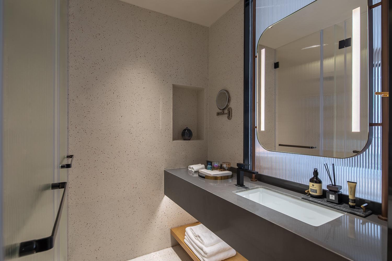 Tingjian Twenty-three Bay Rock Wall Private Soup Designer Homestay