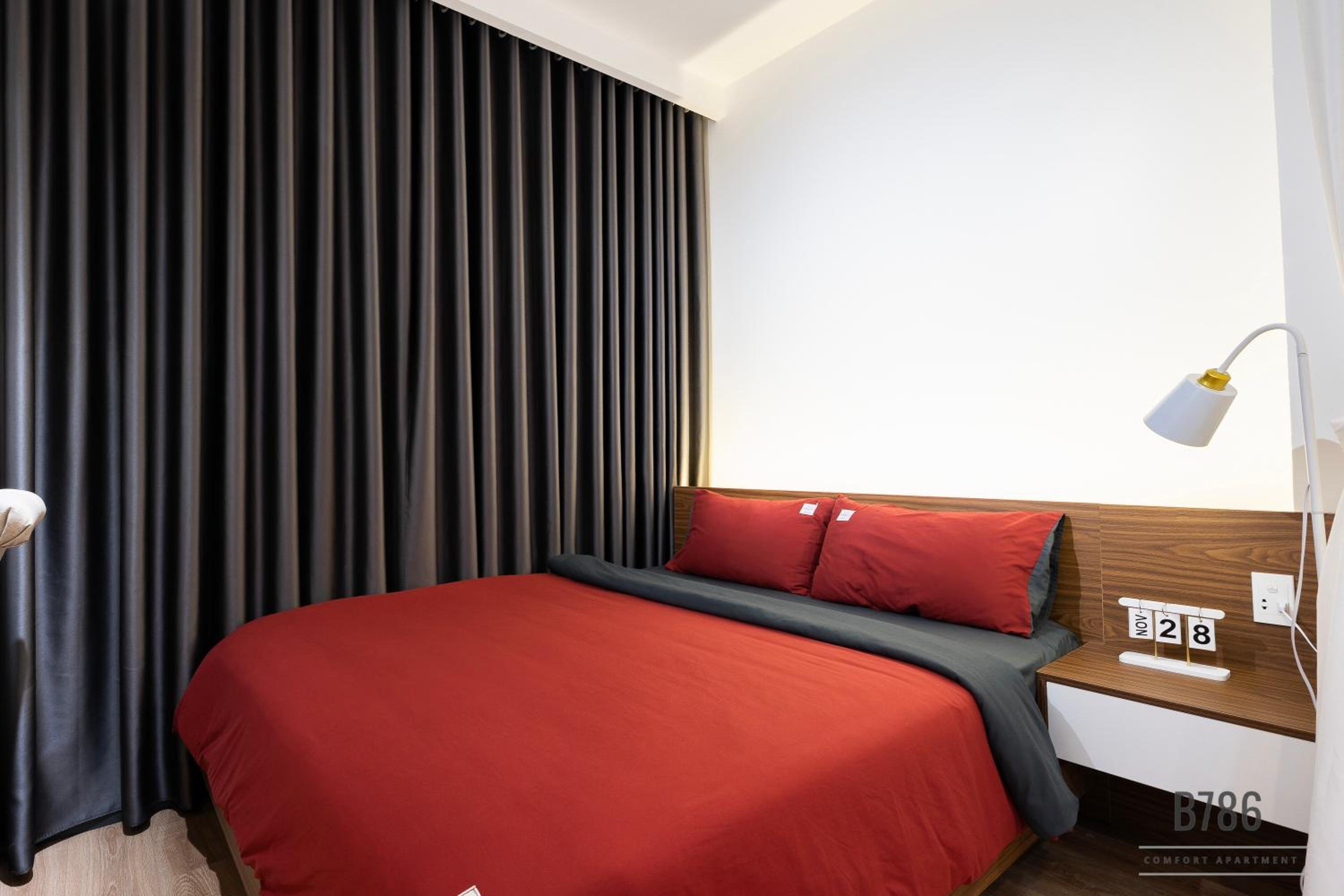 B786 Airport Homestay