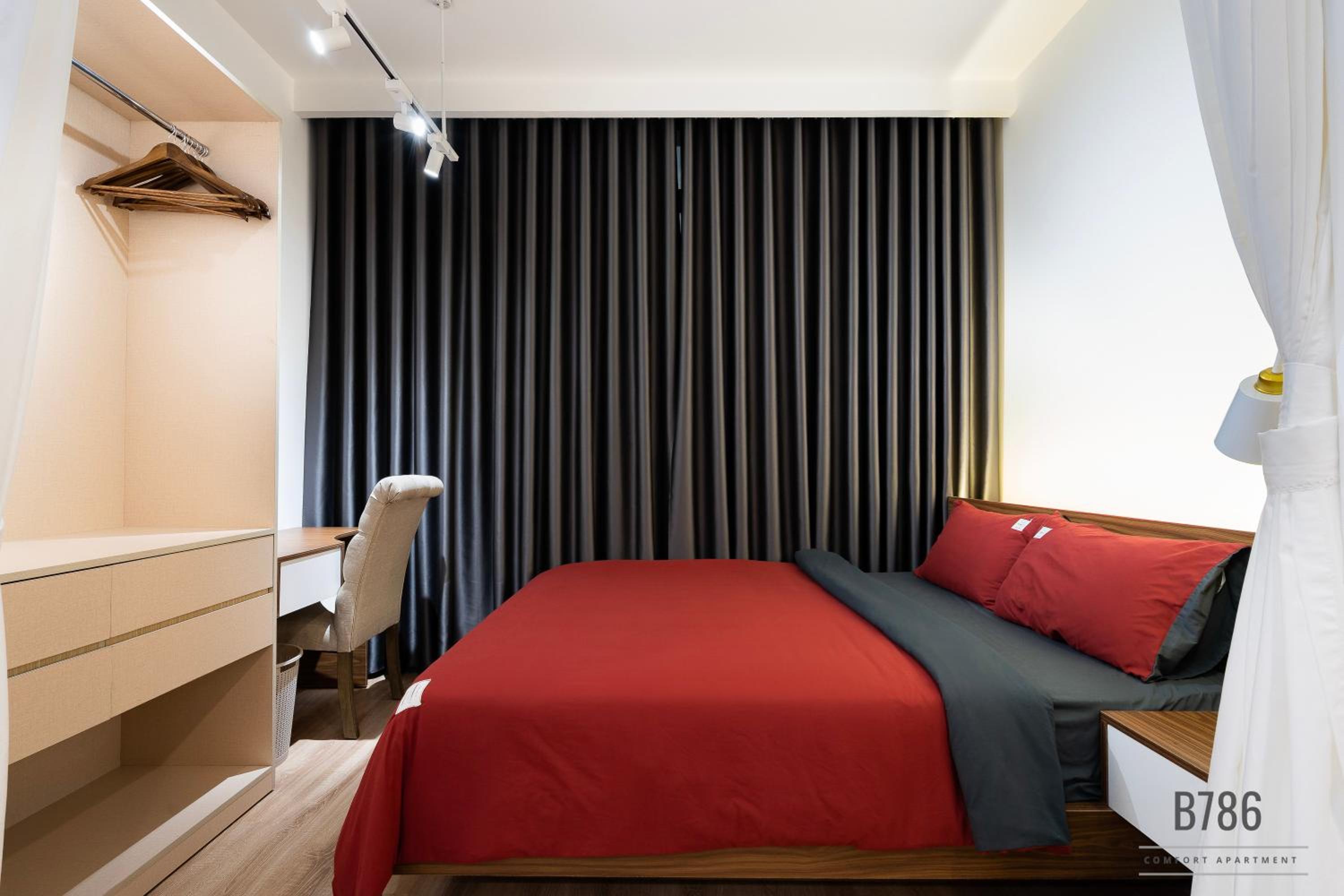 B786 Airport Homestay