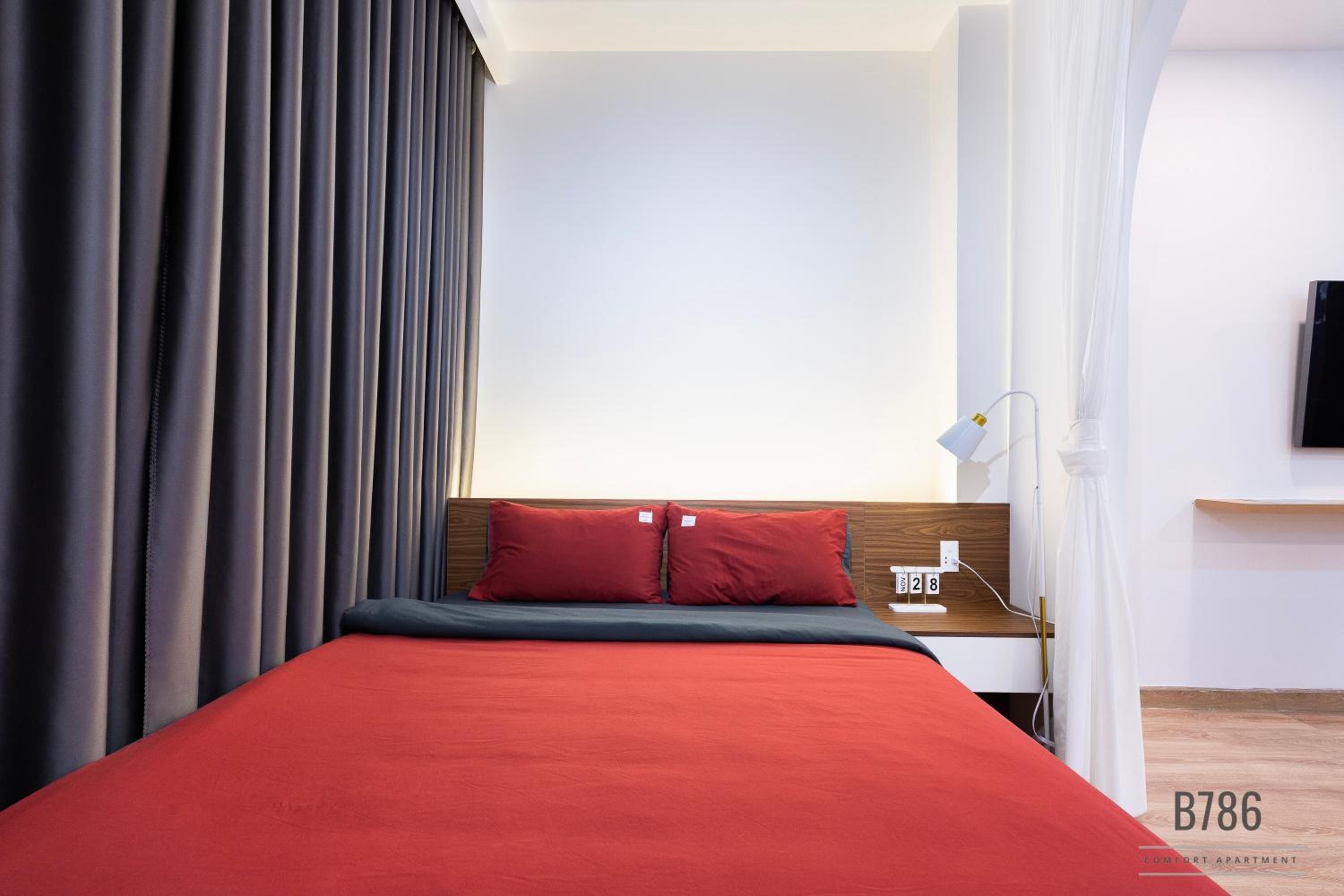 B786 Airport Homestay