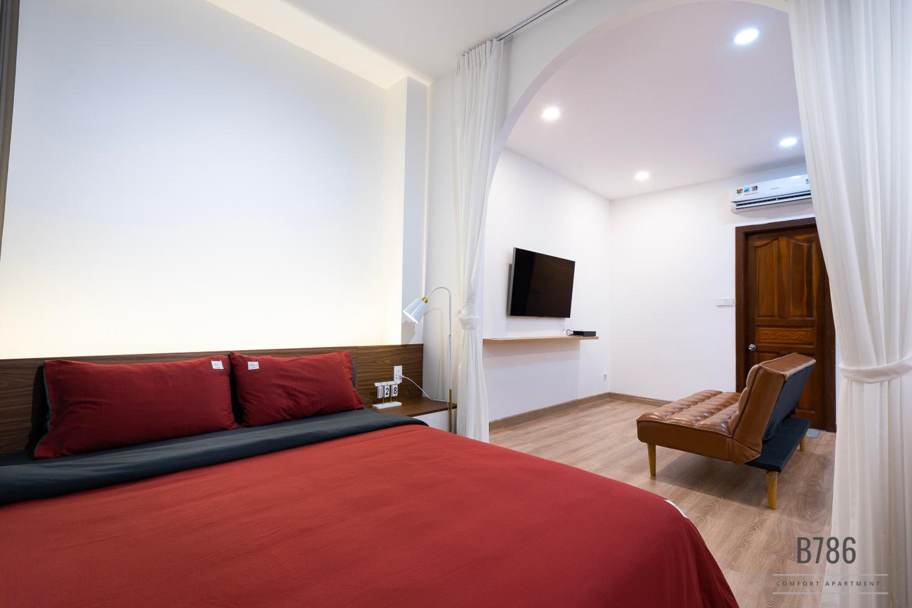 B786 Airport Homestay