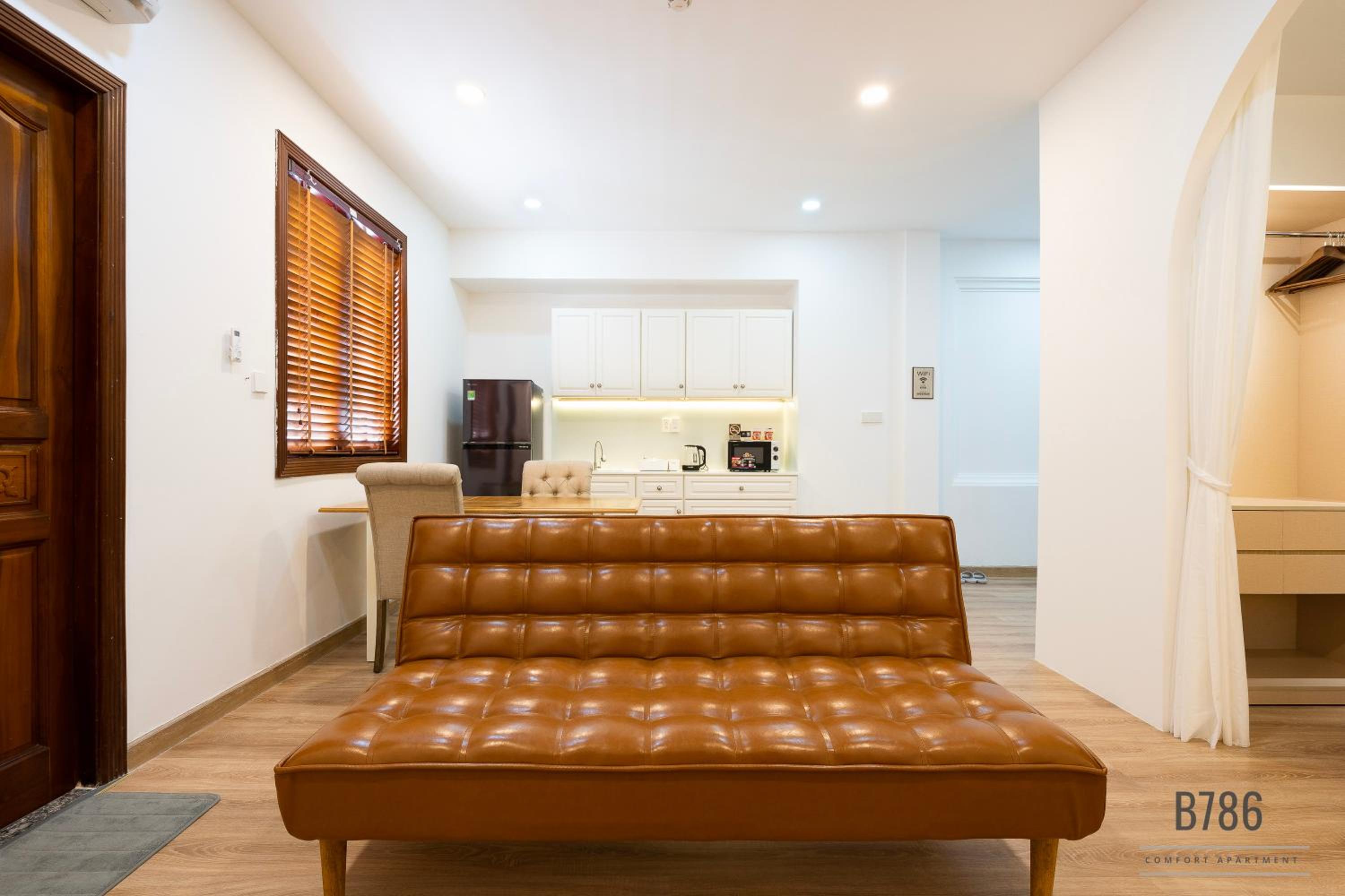 B786 Airport Homestay