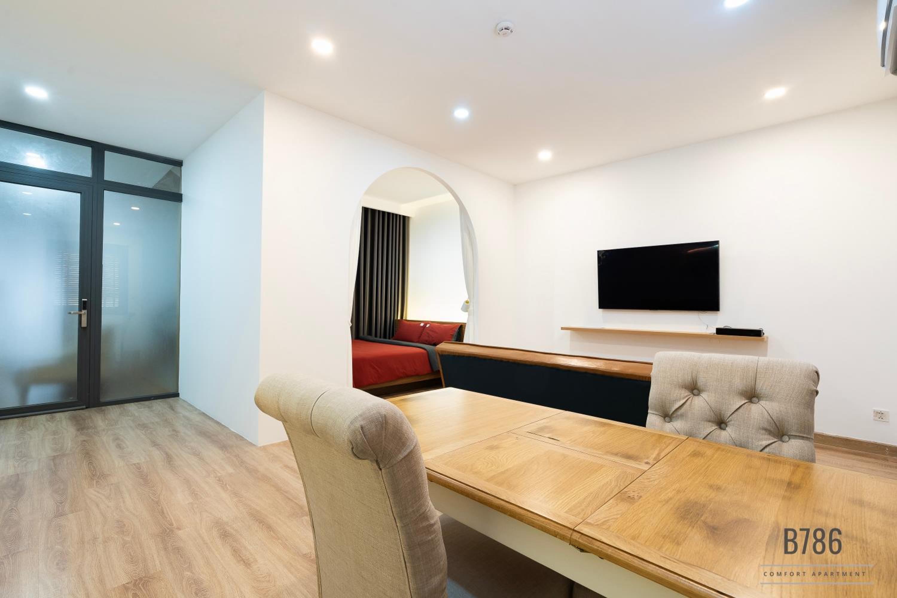 B786 Airport Homestay