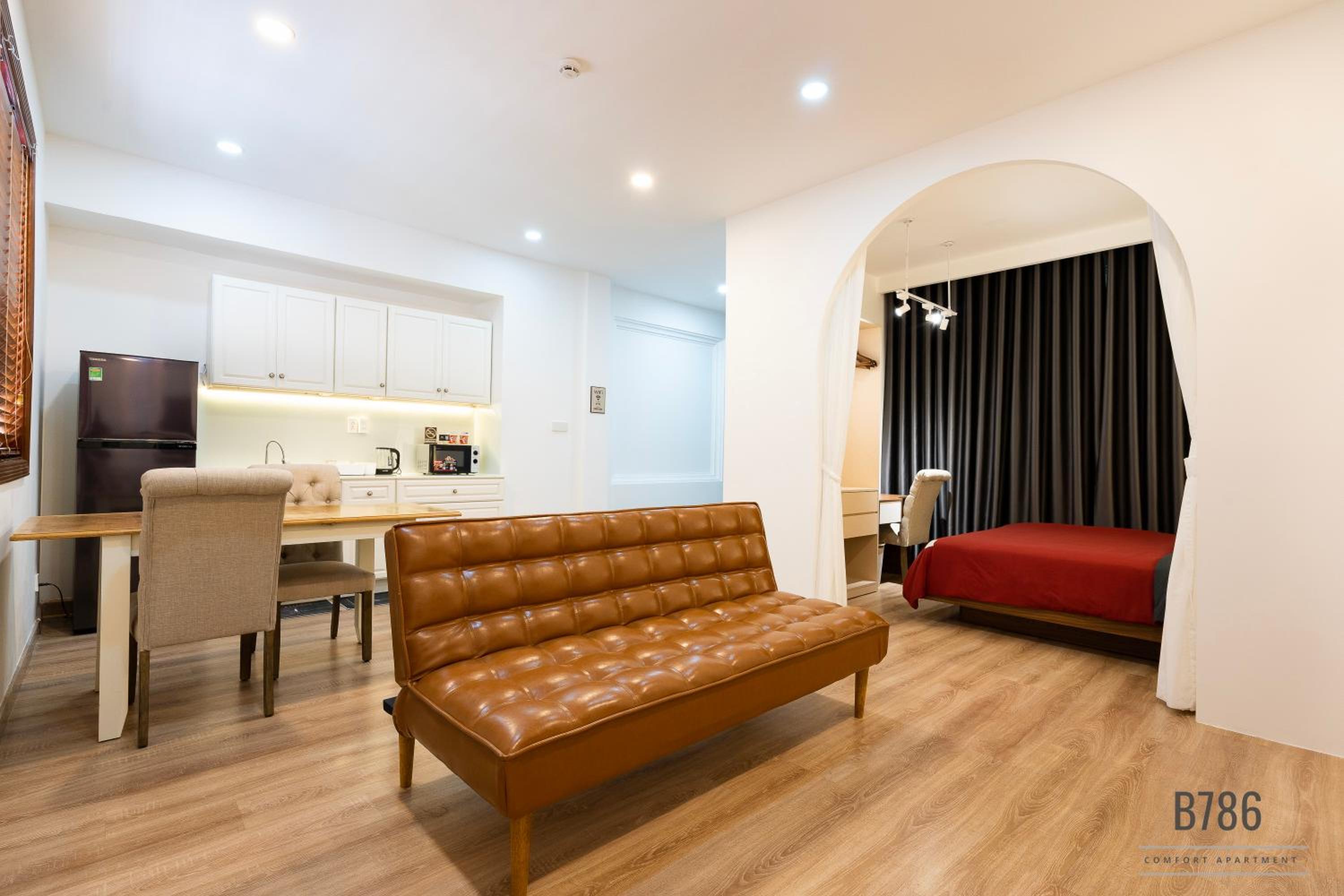B786 Airport Homestay
