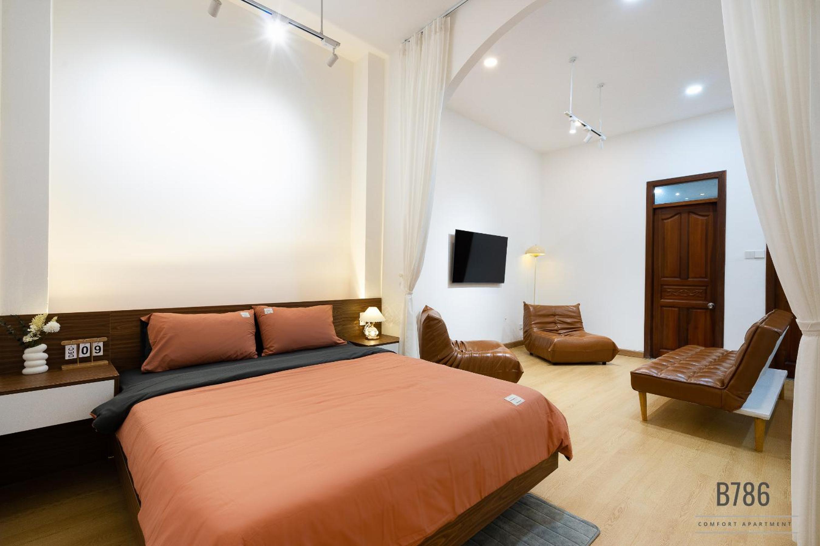 B786 Airport Homestay