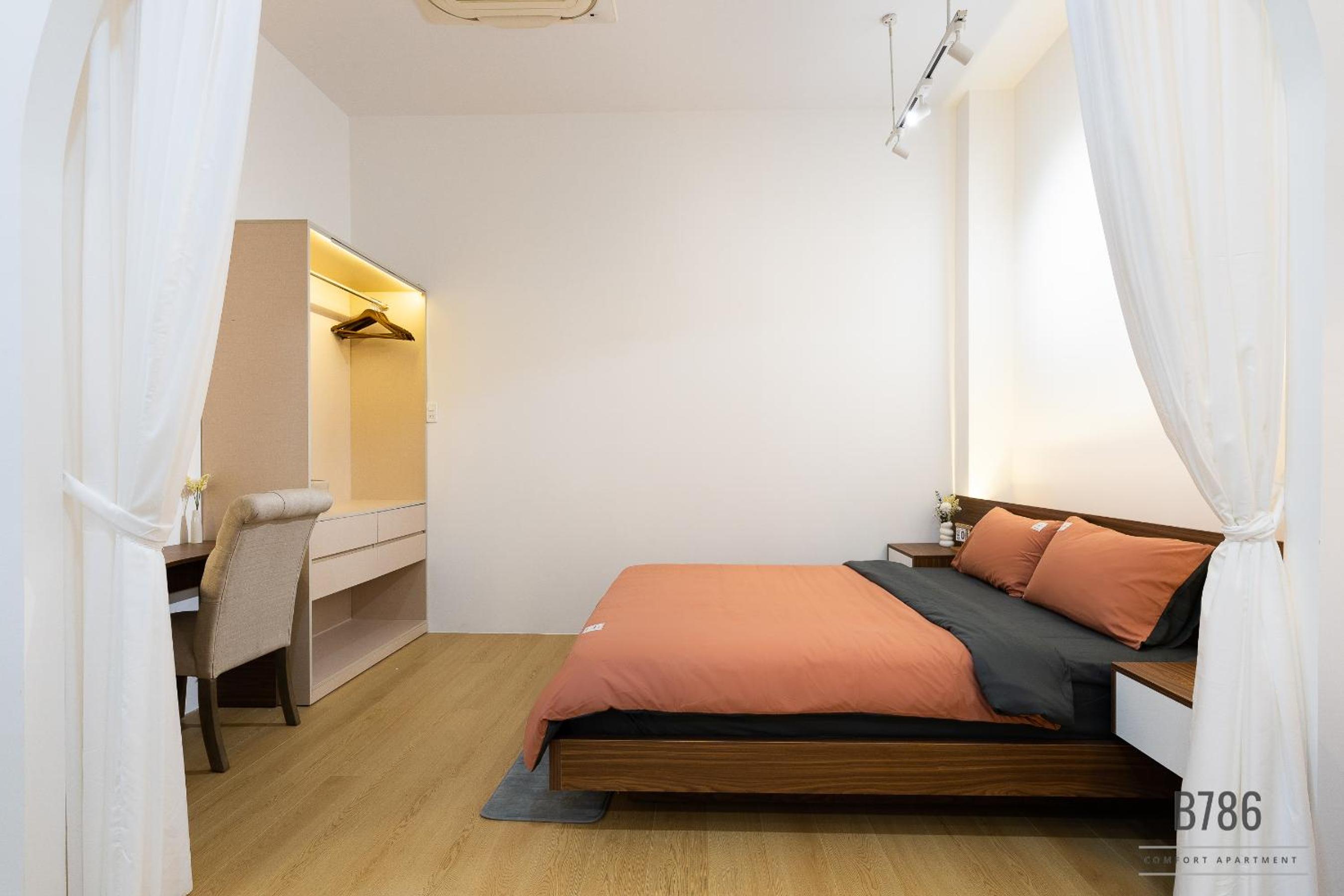 B786 Airport Homestay