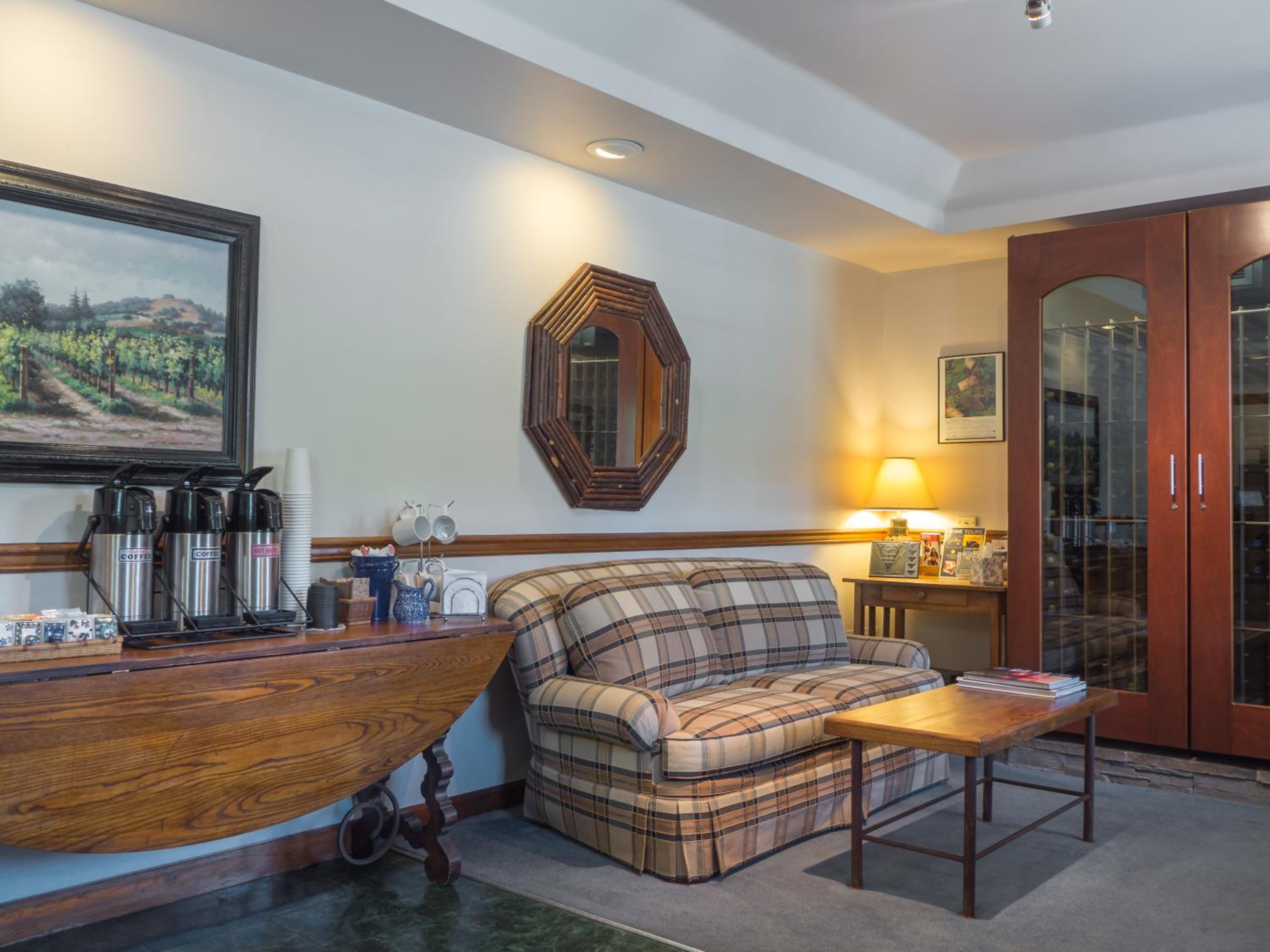 Jacksonville Vacations - Wine Country Inn - Property Image 9