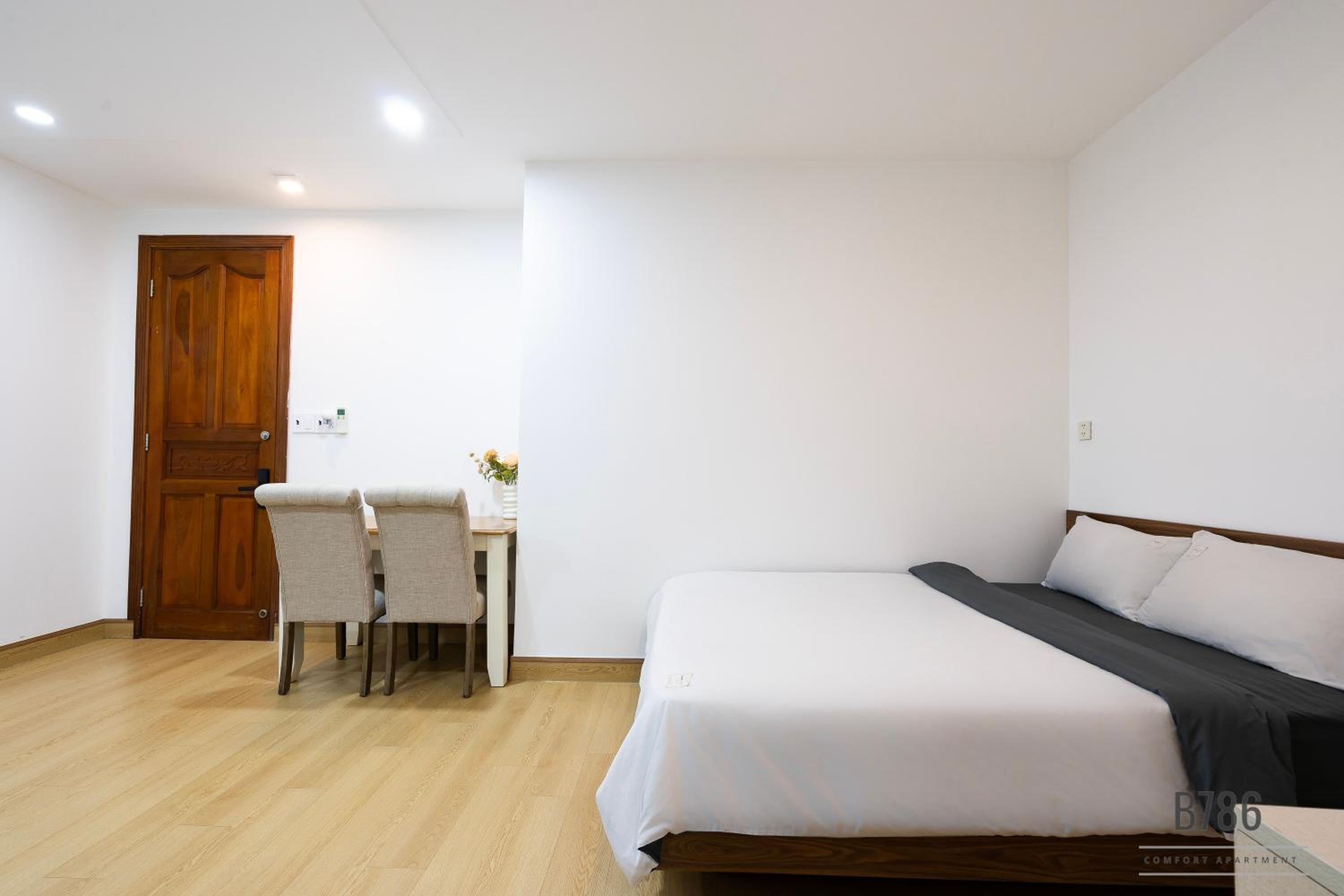 B786 Airport Homestay