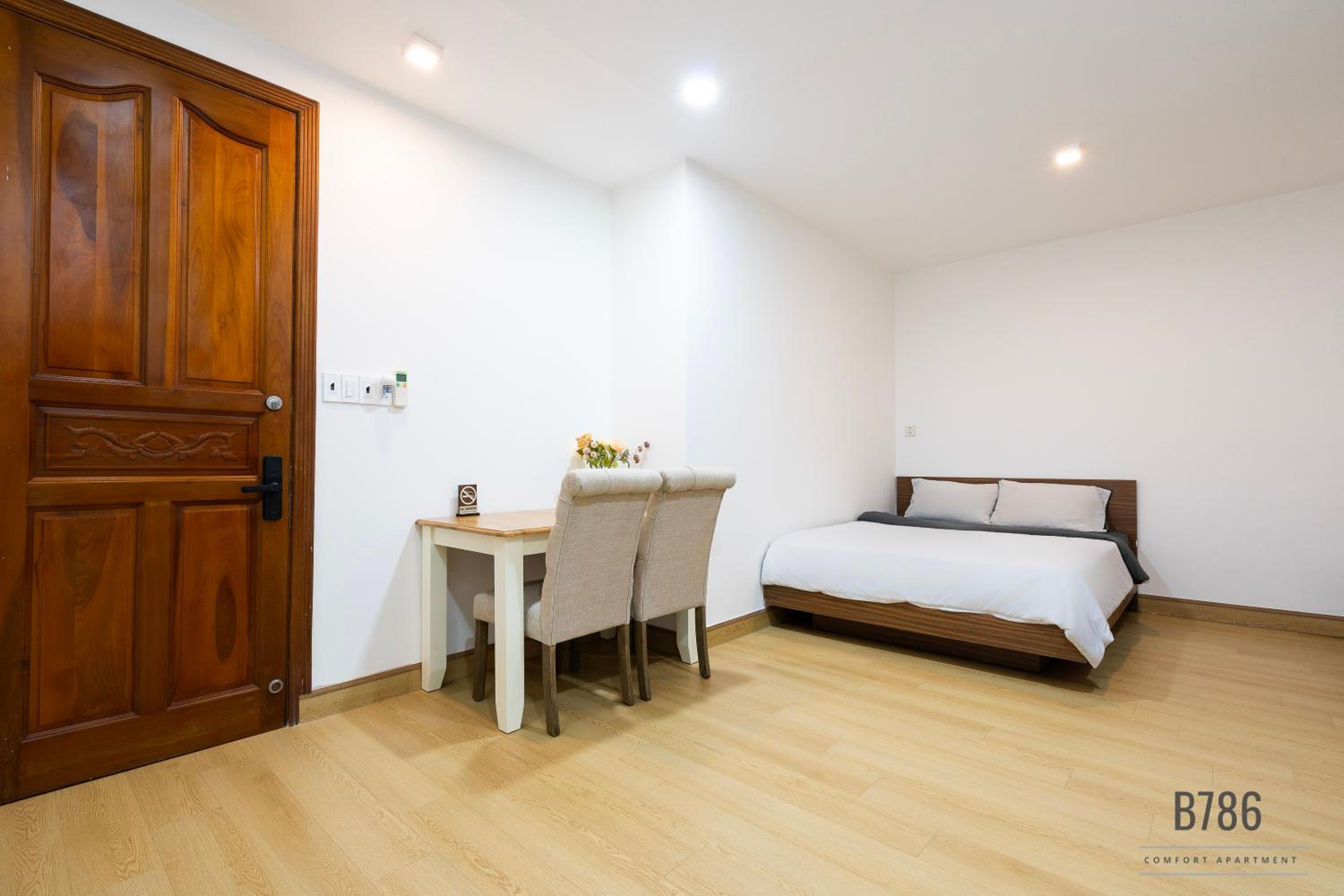B786 Airport Homestay