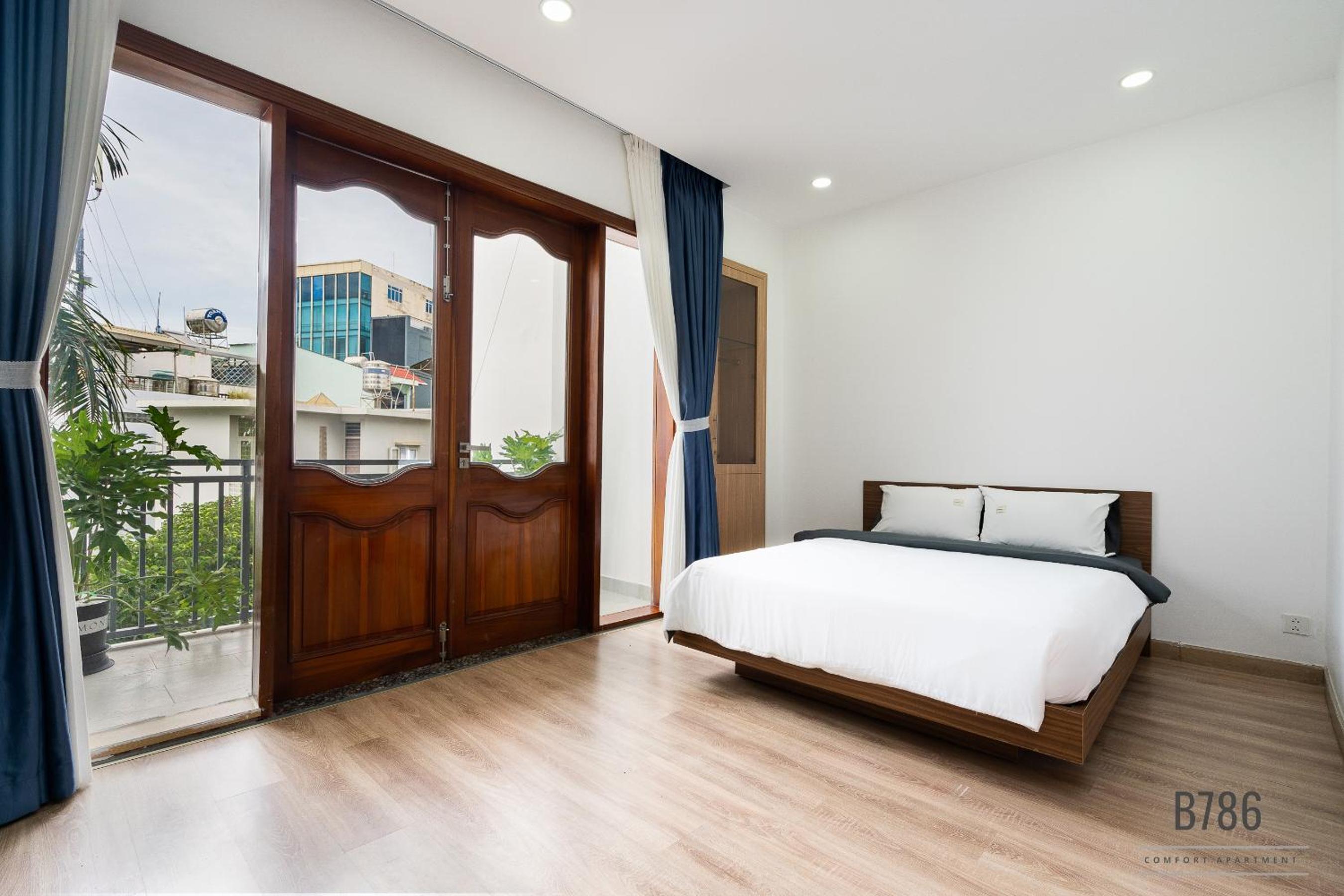 B786 Airport Homestay