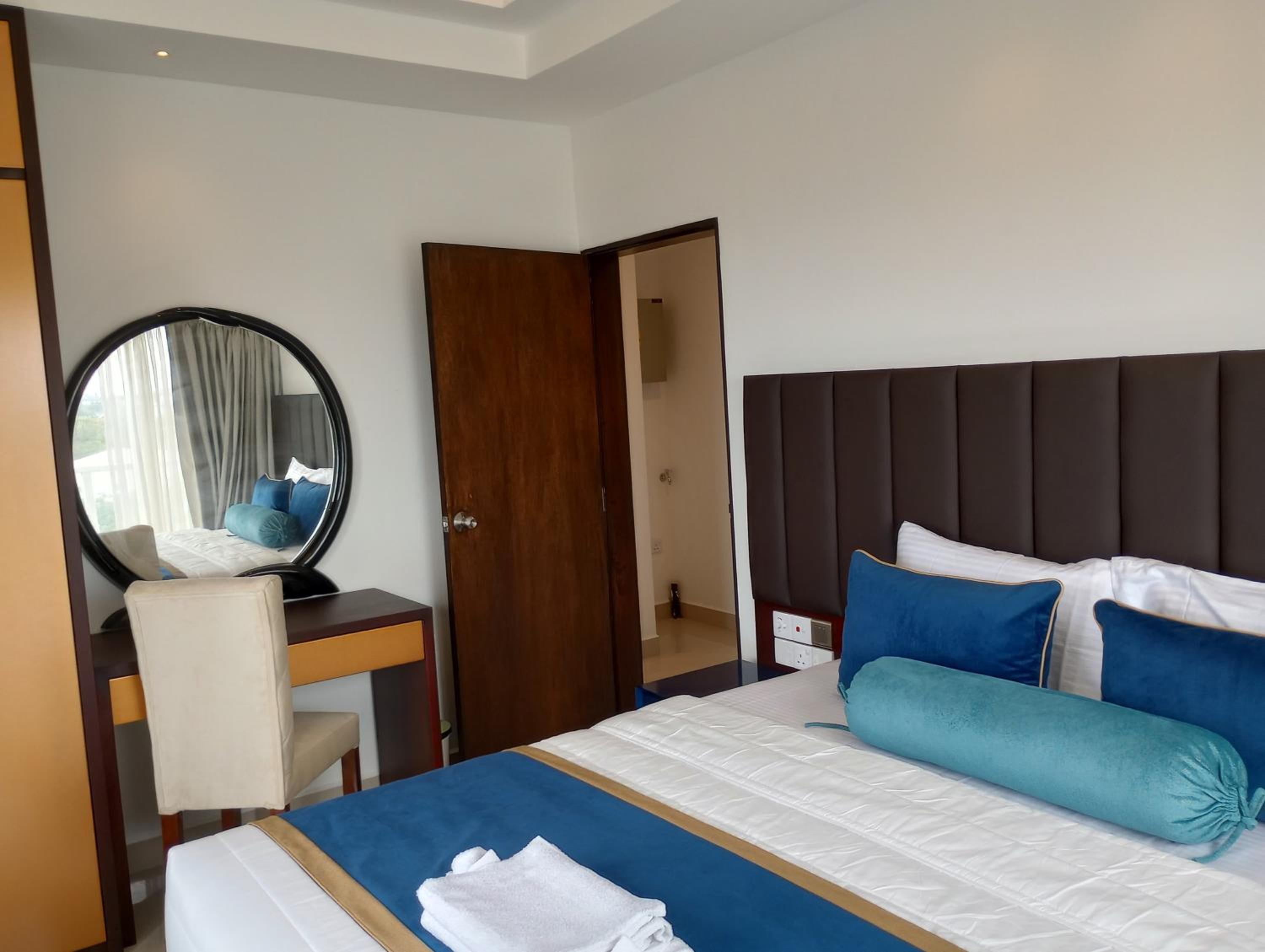 OCEAN BREEZE - WAVES LUXURY CONDO view 3