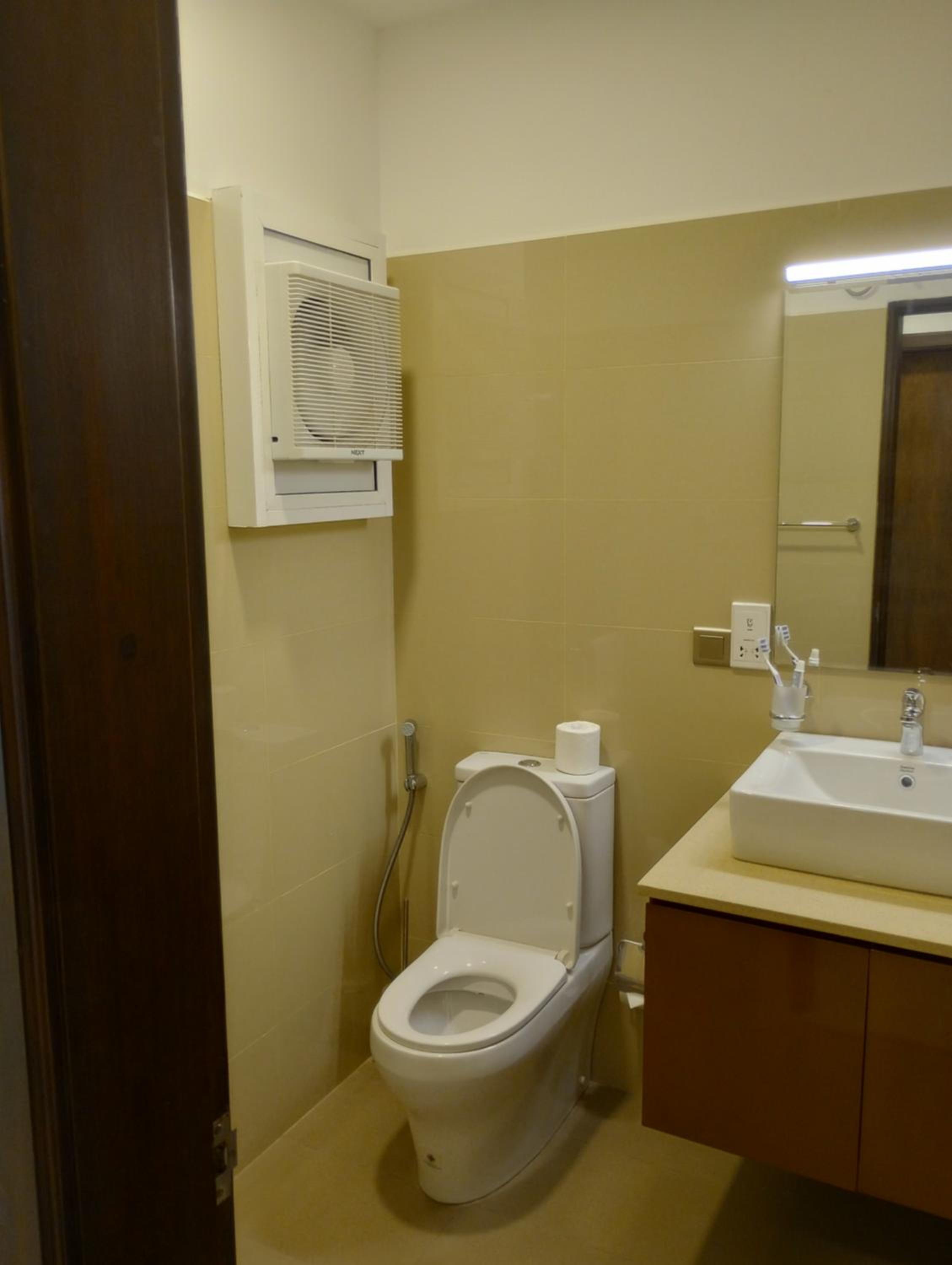 OCEAN BREEZE - WAVES LUXURY CONDO view 5