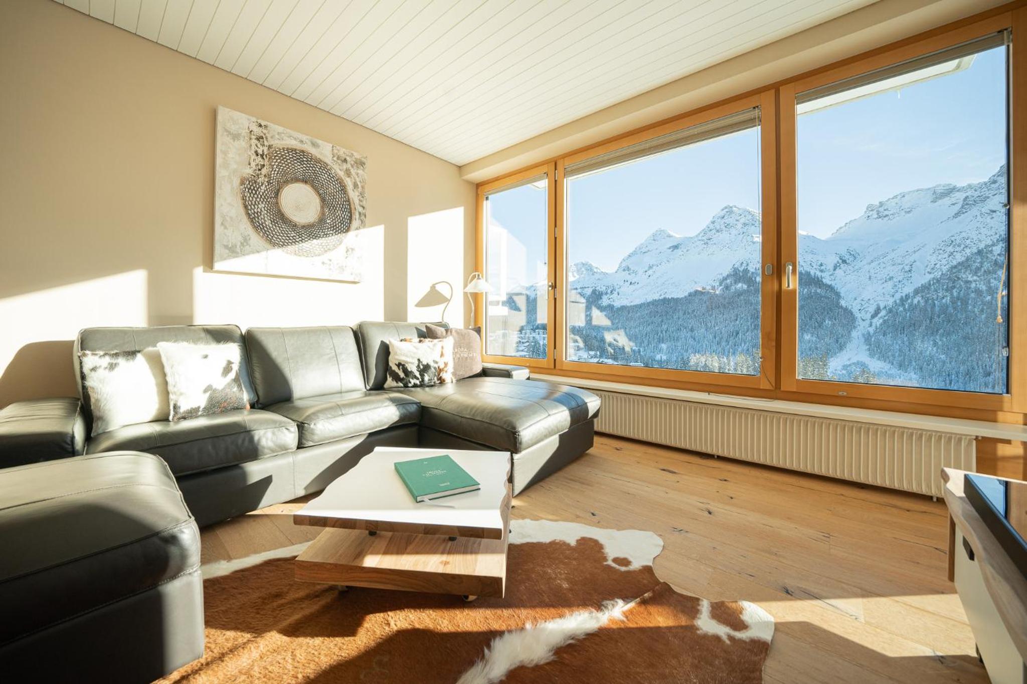Viktoria B33 by Arosa Vacations, Exklusive App mit Bergblick im Zentrum