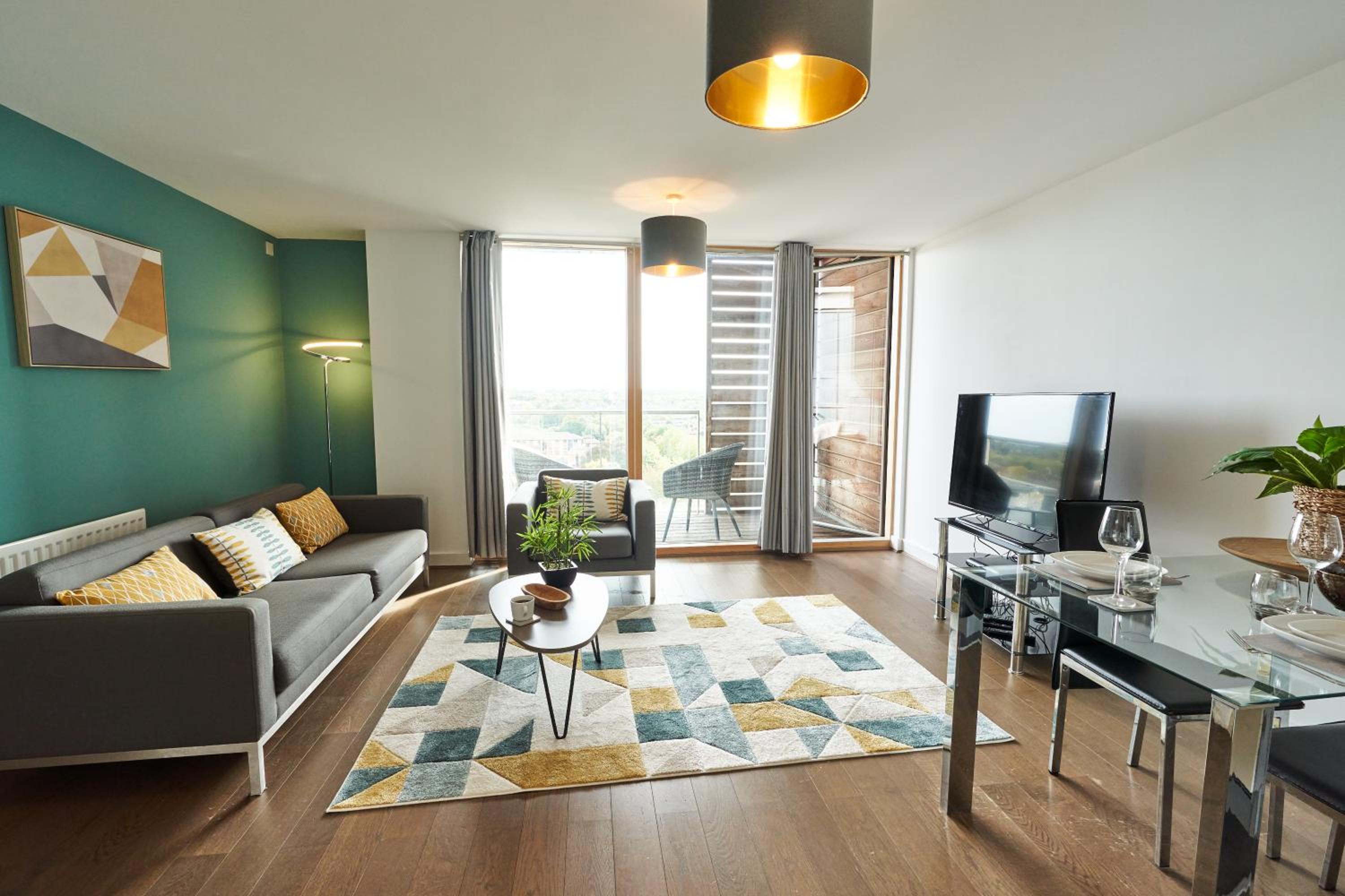 ShortstayMK Vizion apartments, with free superfast wi-fi, parking view 3
