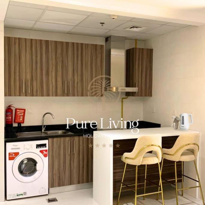 Pure Living - Magnificent Studio With Views of Burj Khalifa