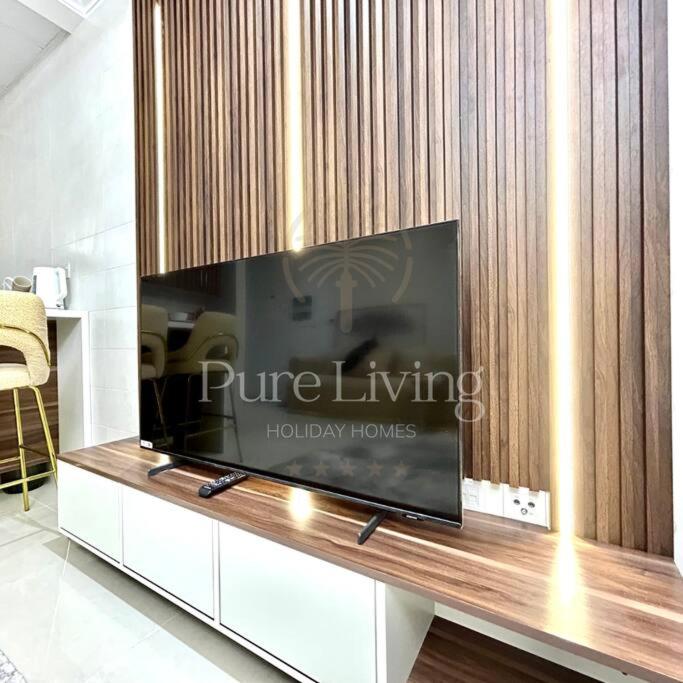 Pure Living - Magnificent Studio With Views of Burj Khalifa