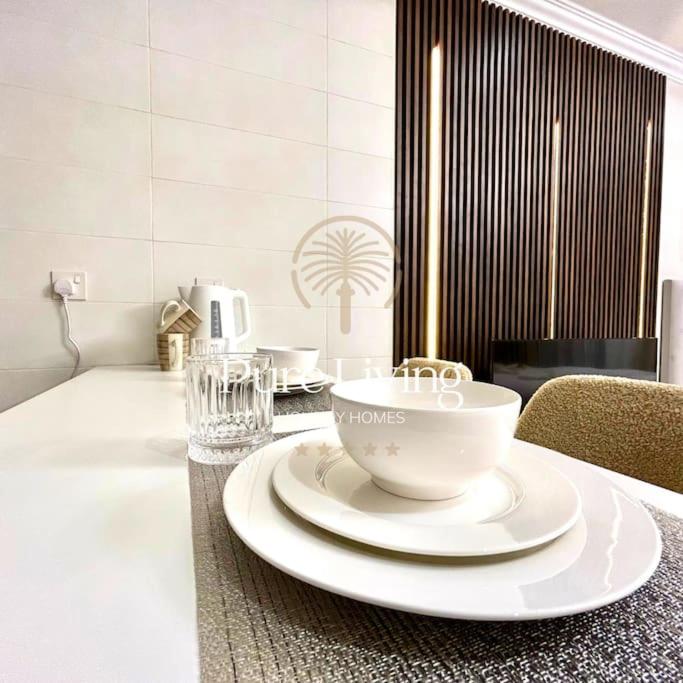 Pure Living - Magnificent Studio With Views of Burj Khalifa
