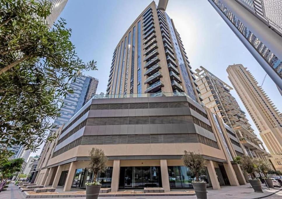 Pure Living - Magnificent Studio With Views of Burj Khalifa