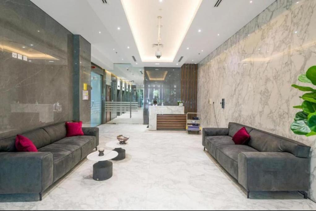 Pure Living - Magnificent Studio With Views of Burj Khalifa