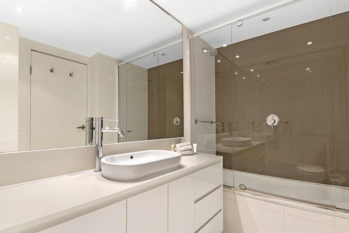 Number 1 H Residences - WiFi, Parking & More by Gold Coast Holidays