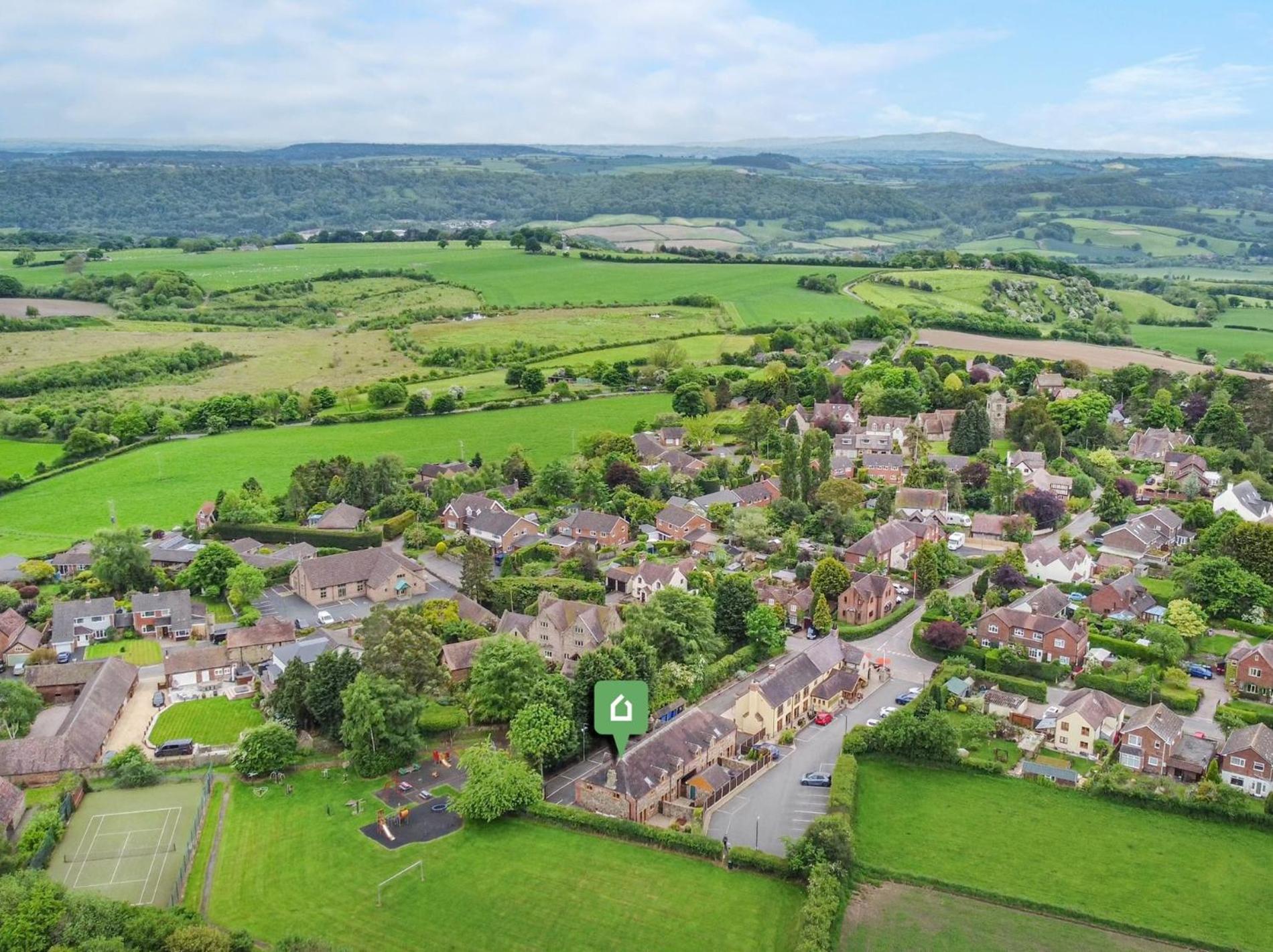 3 Bed in Ironbridge HWLOC view 2