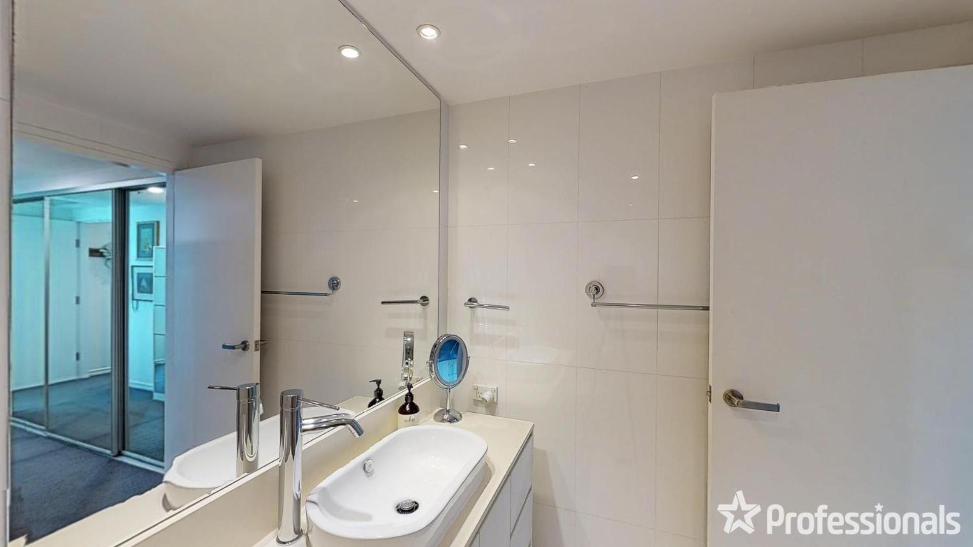 Number 1 H Residences - WiFi, Parking & More by Gold Coast Holidays