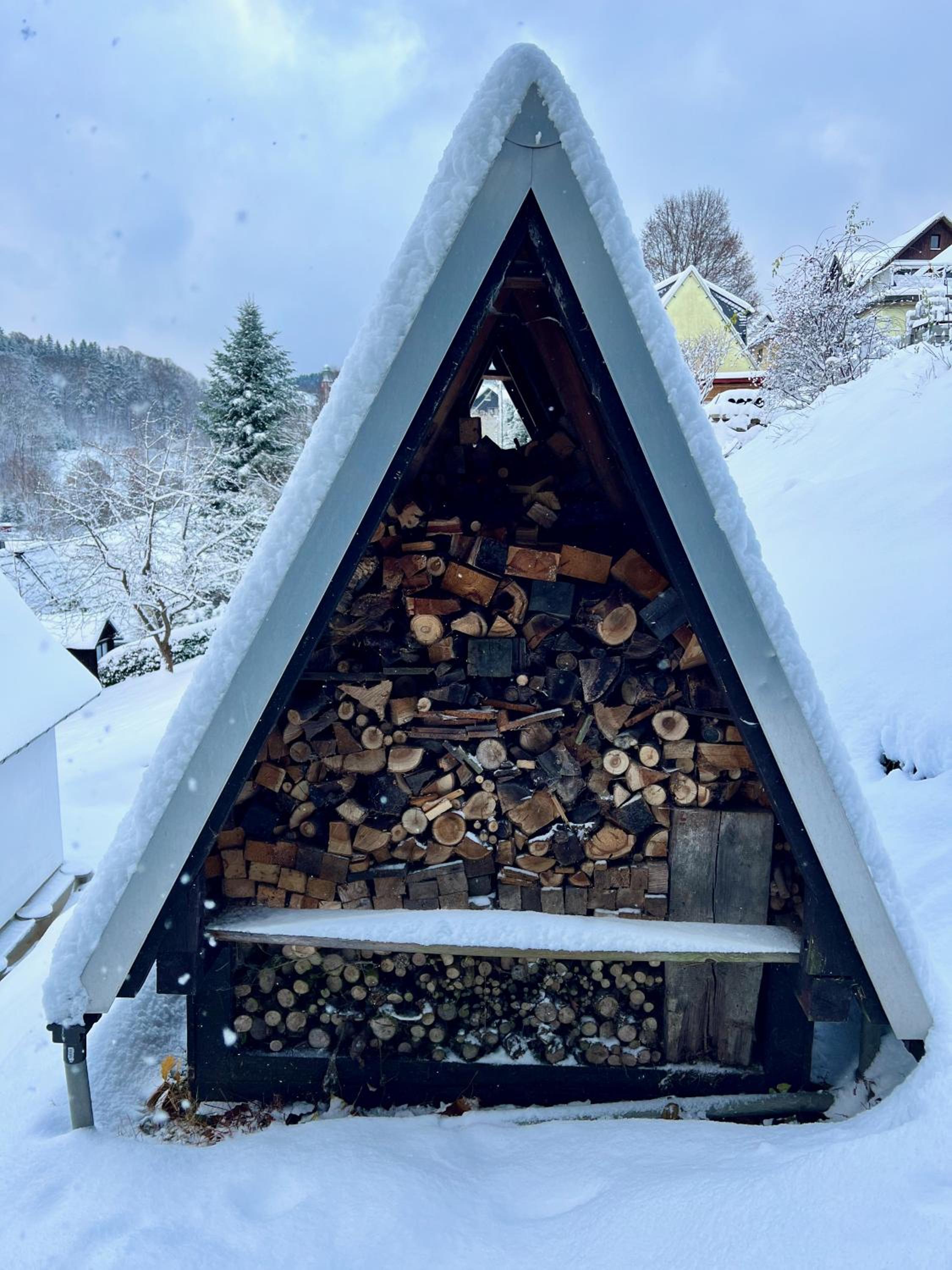 Urige Berghütte mit Kamin und Sauna im Erzgebirge nahe Schwarzwassertal