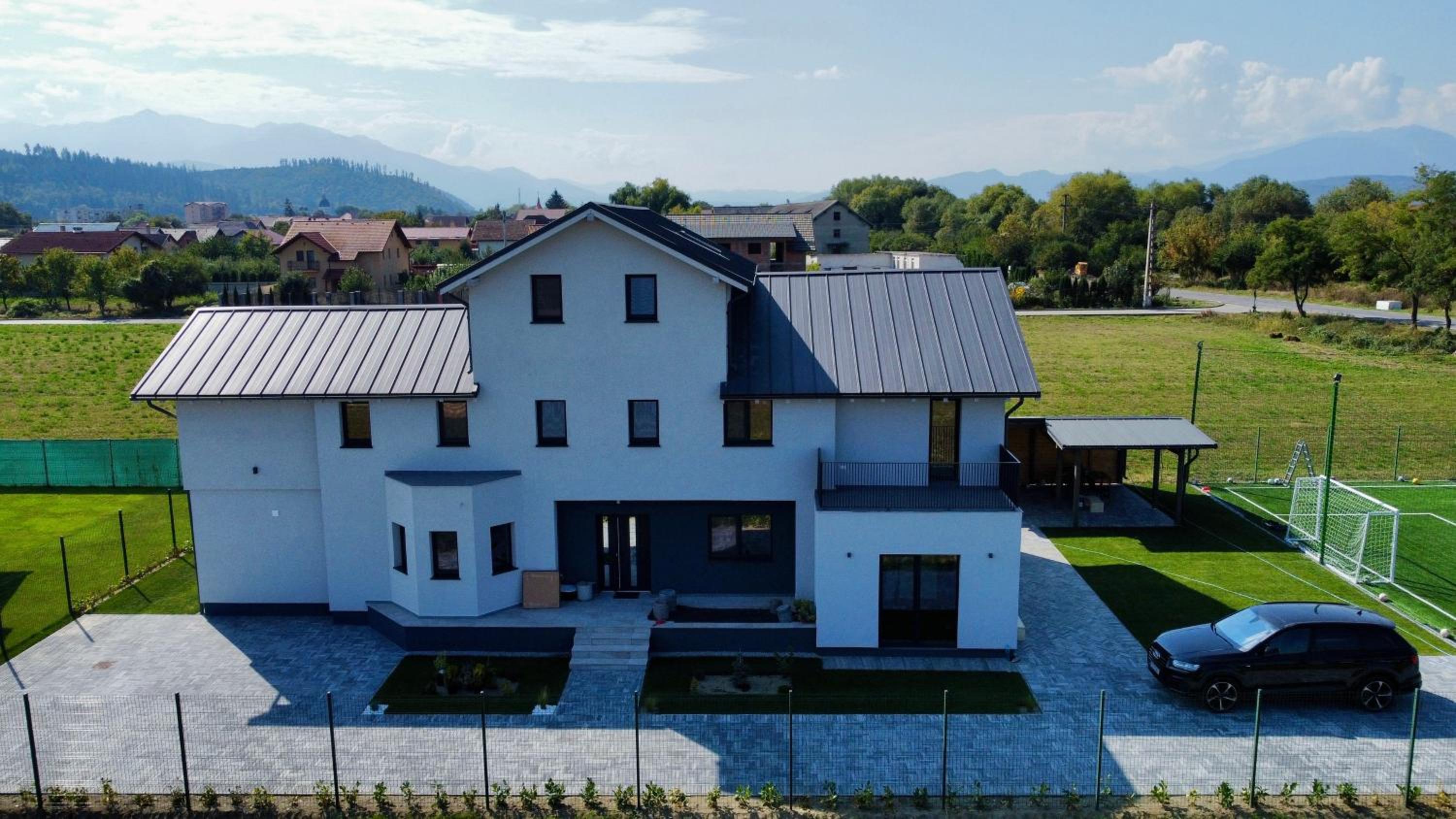EPIC Vila Brașov, Cristian