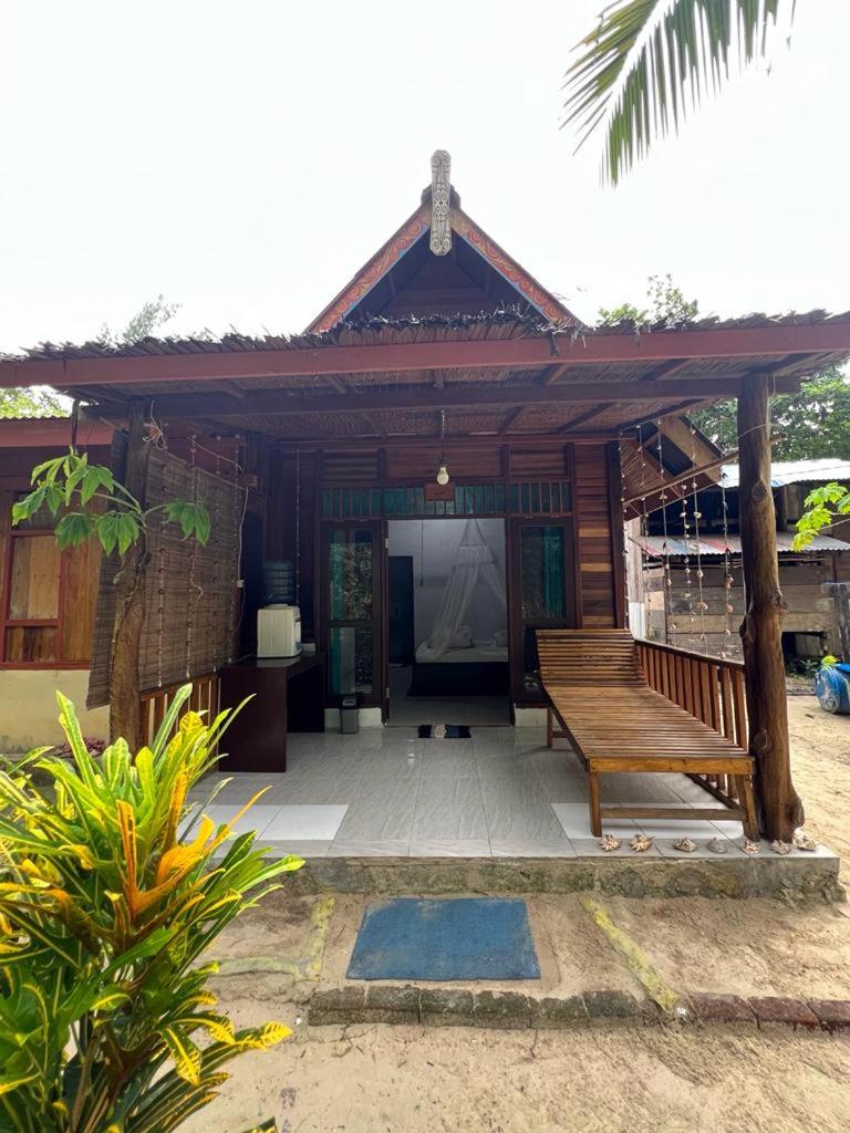 Mambefor Homestay