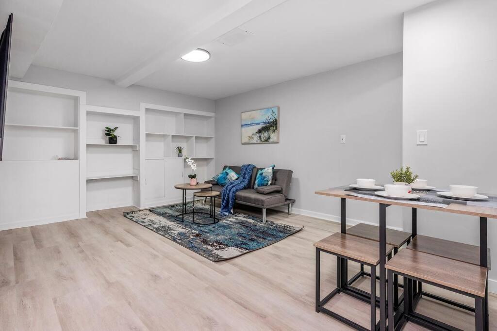 CenterStreet-Cozy 2bedroomSuite